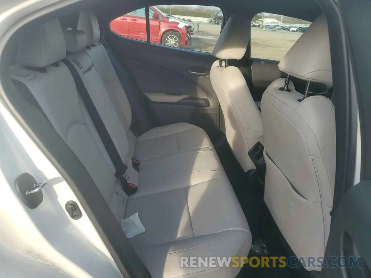 11 Photograph of a damaged car JTHP9JBH3L2031568 LEXUS UX 250H 2020