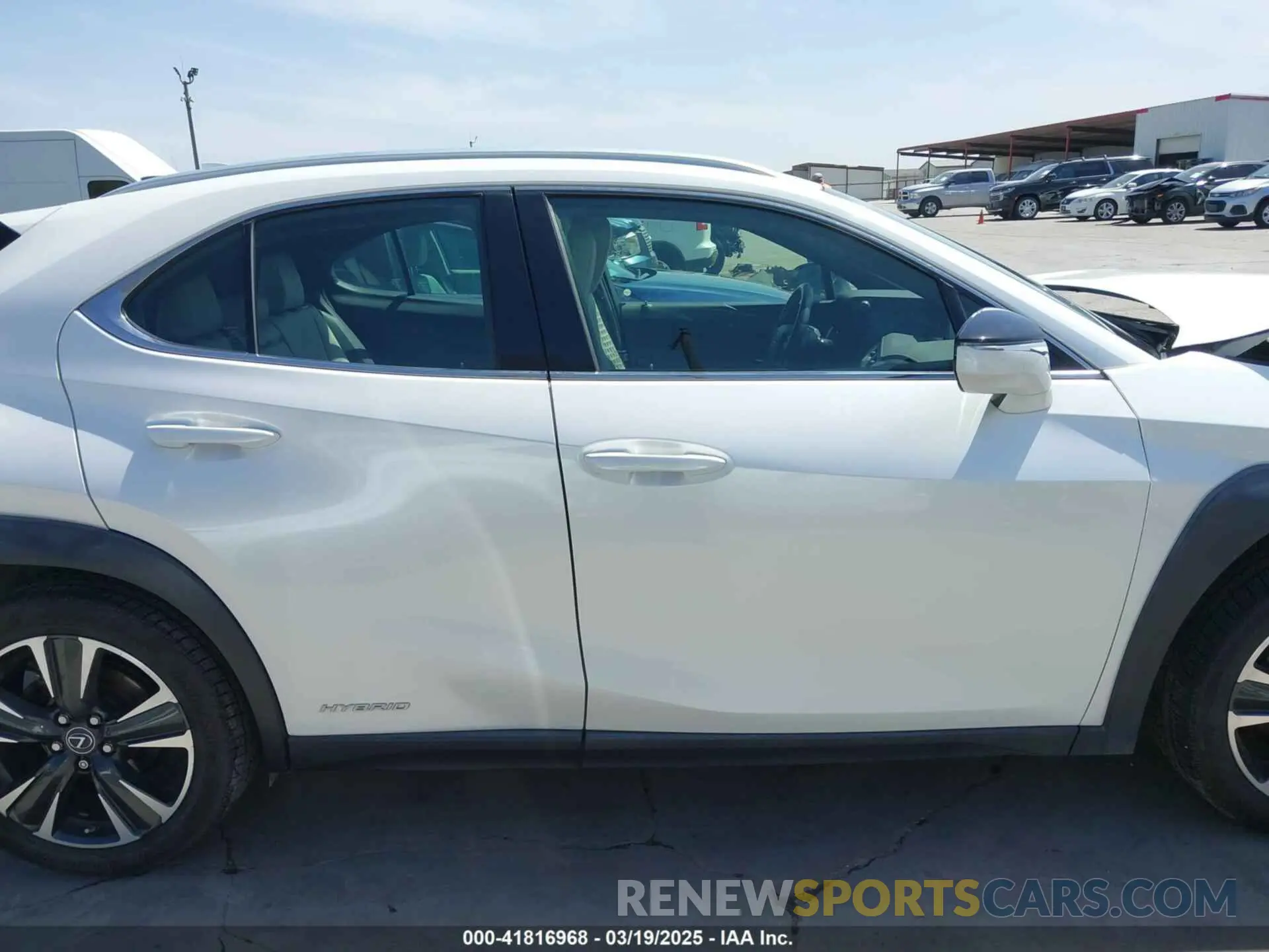 14 Photograph of a damaged car JTHP9JBH6L2031919 LEXUS UX 250H 2020