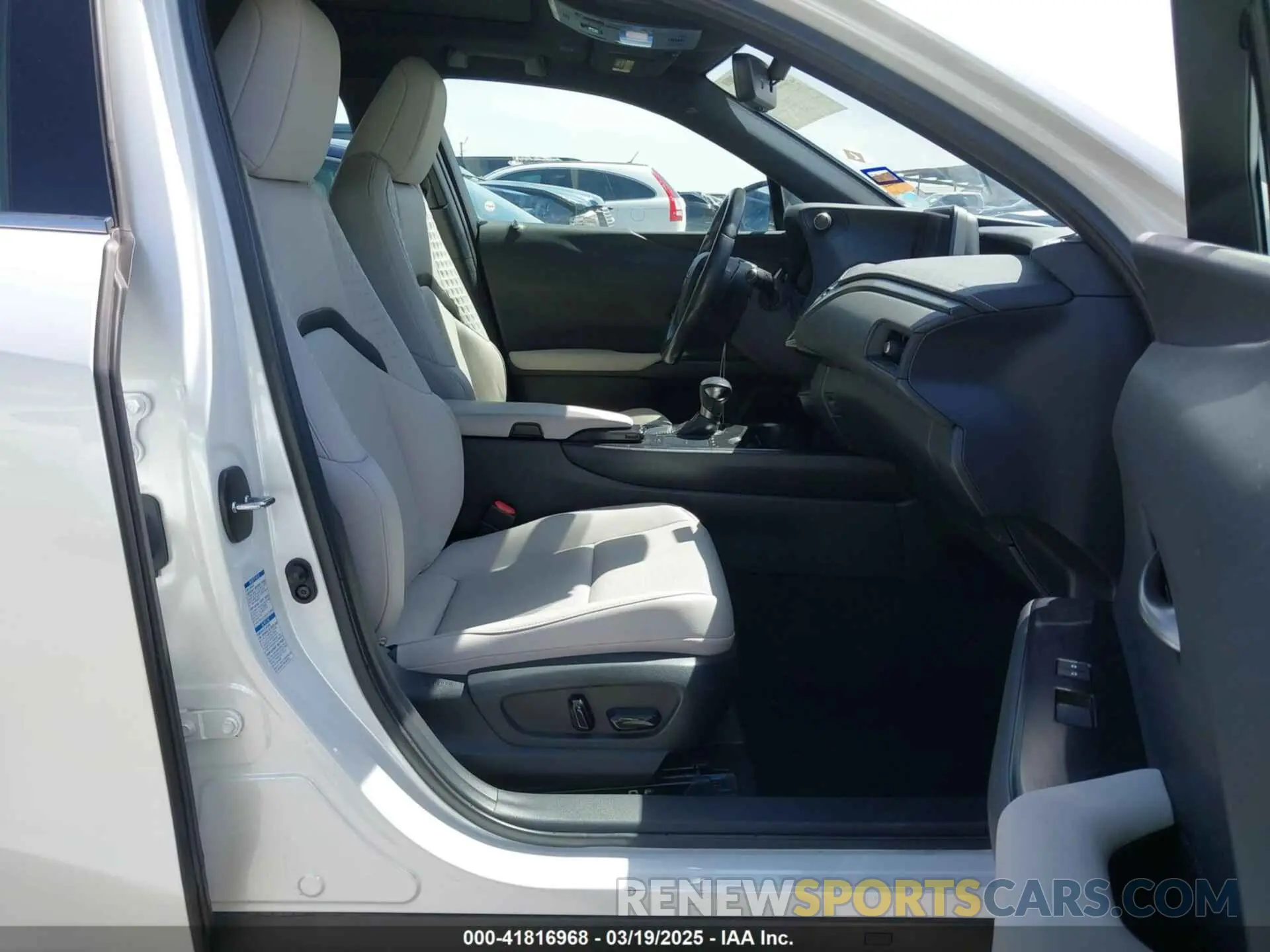 5 Photograph of a damaged car JTHP9JBH6L2031919 LEXUS UX 250H 2020