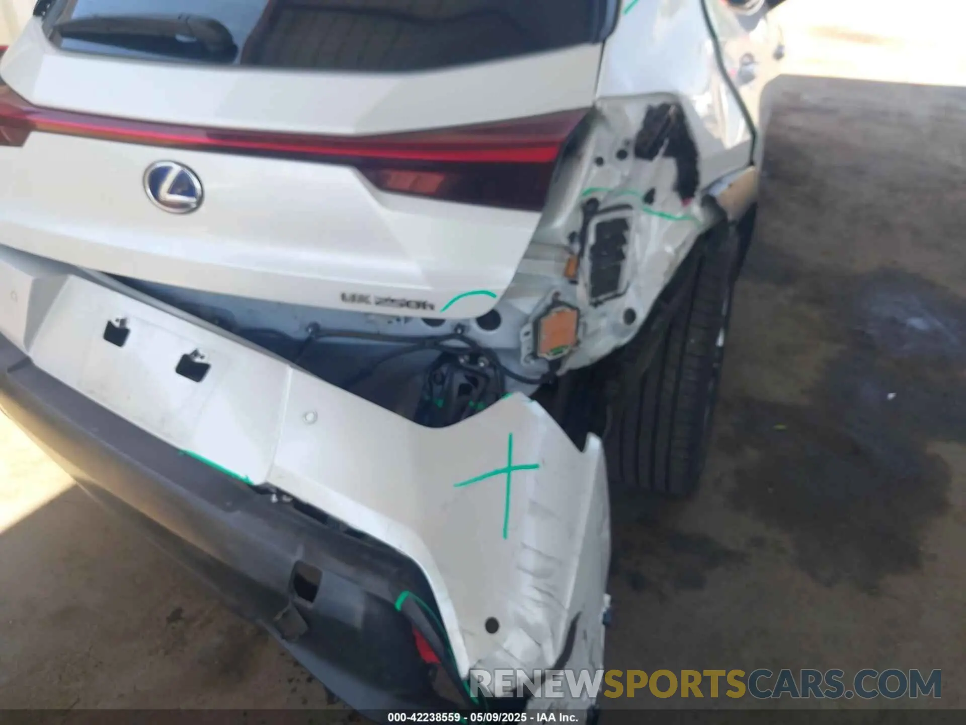 6 Photograph of a damaged car JTHP9JBH8L2033378 LEXUS UX 250H 2020