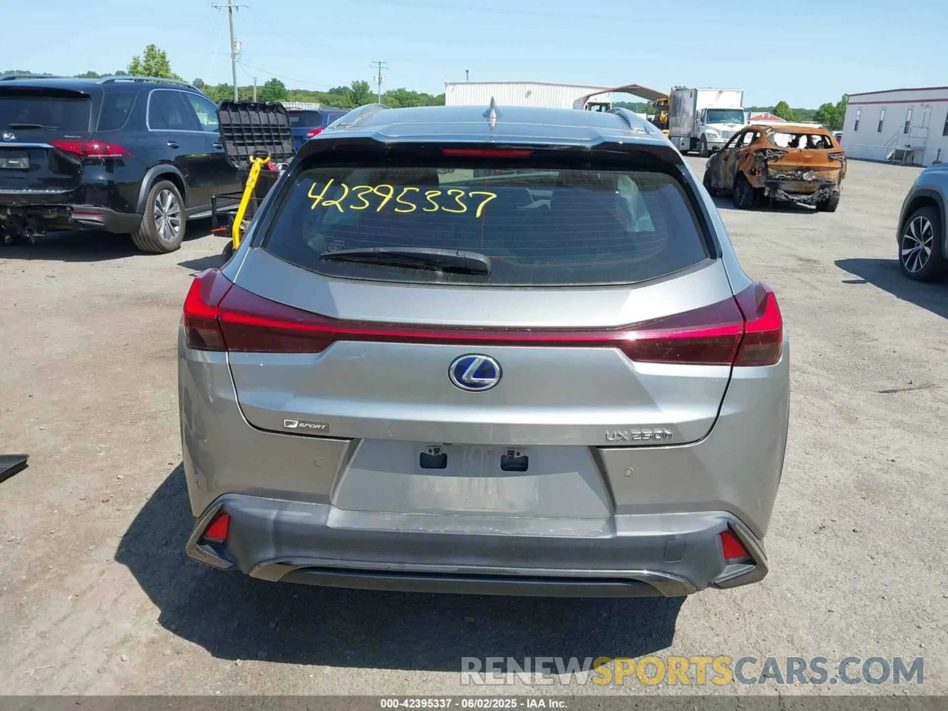 17 Photograph of a damaged car JTHR9JBH3L2036827 LEXUS UX 250H 2020
