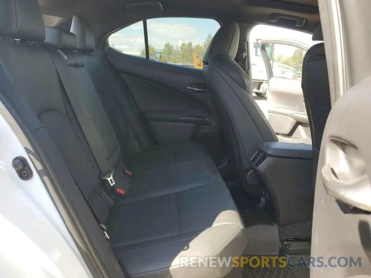 10 Photograph of a damaged car JTHR9JBH6L2027166 LEXUS UX 250H 2020