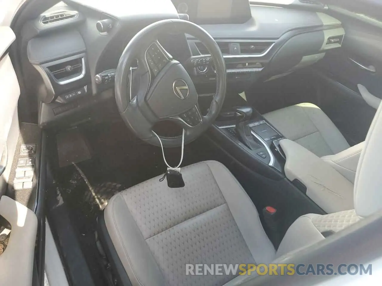 8 Photograph of a damaged car JTHX9JBH1L2032363 LEXUS UX 250H 2020