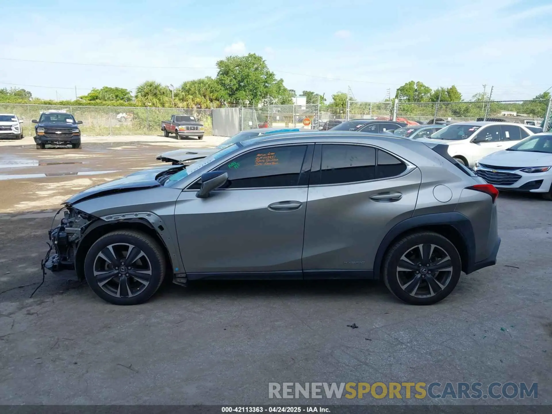 14 Photograph of a damaged car JTHX9JBHXL2033589 LEXUS UX 250H 2020