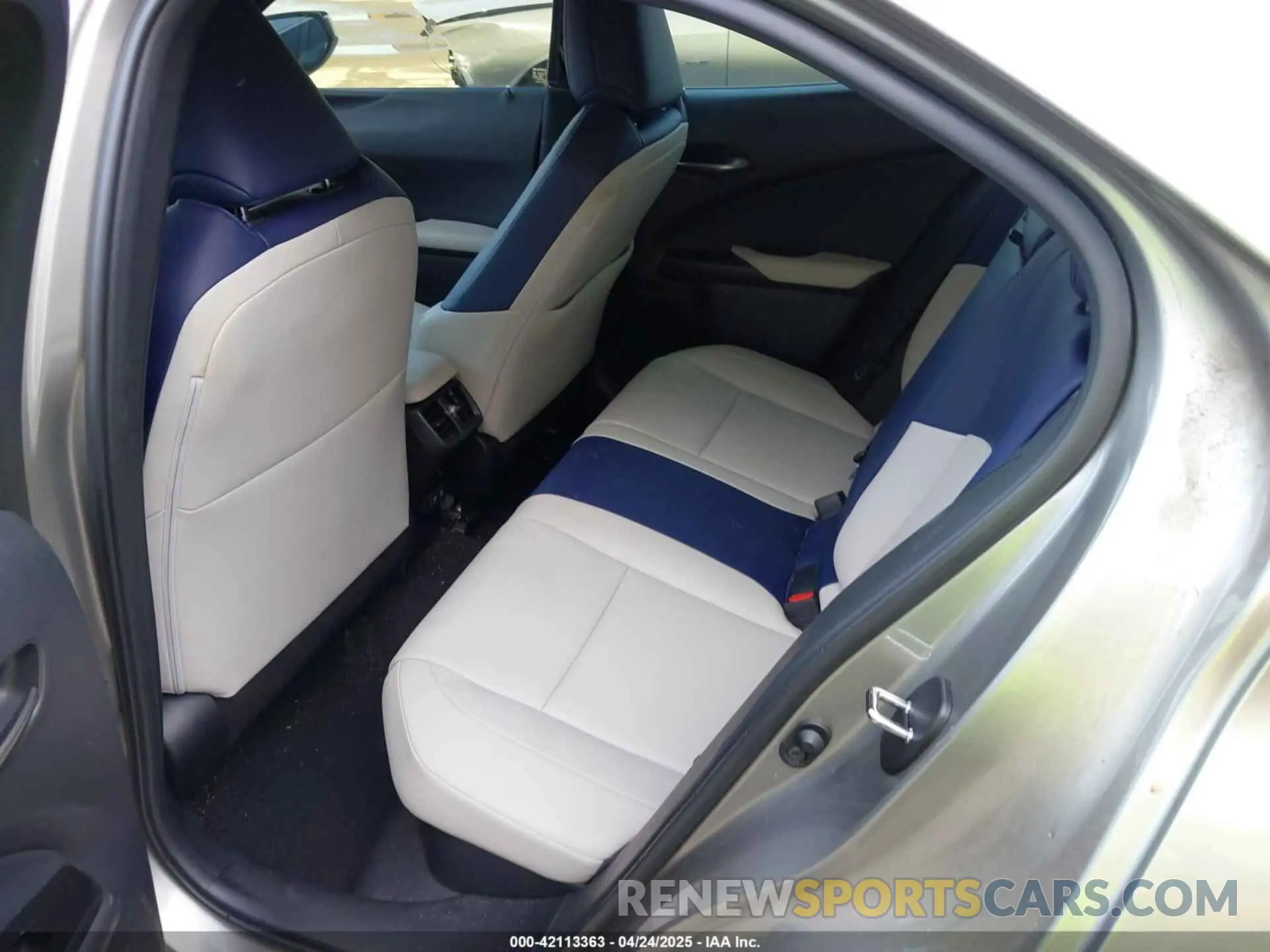 8 Photograph of a damaged car JTHX9JBHXL2033589 LEXUS UX 250H 2020