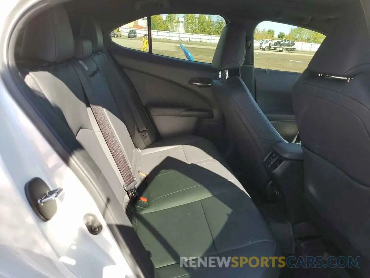 11 Photograph of a damaged car JTHP9JBH1M2045468 LEXUS UX 250H 2021