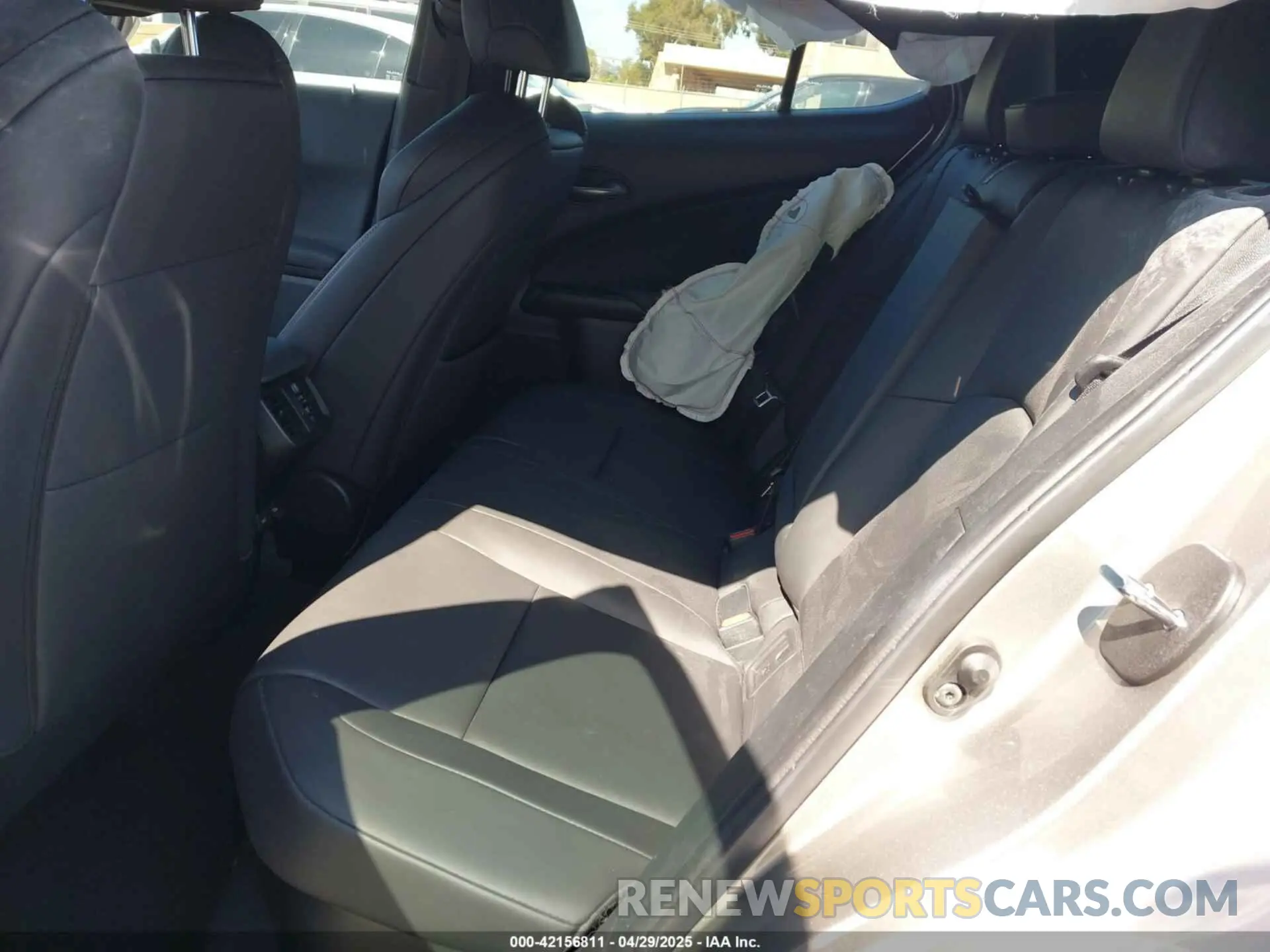 8 Photograph of a damaged car JTHR9JBH0M2037127 LEXUS UX 250H 2021