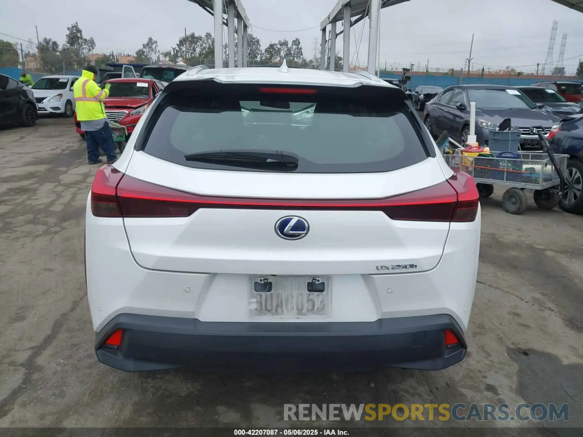 17 Photograph of a damaged car JTHX9JBH5M2038636 LEXUS UX 250H 2021