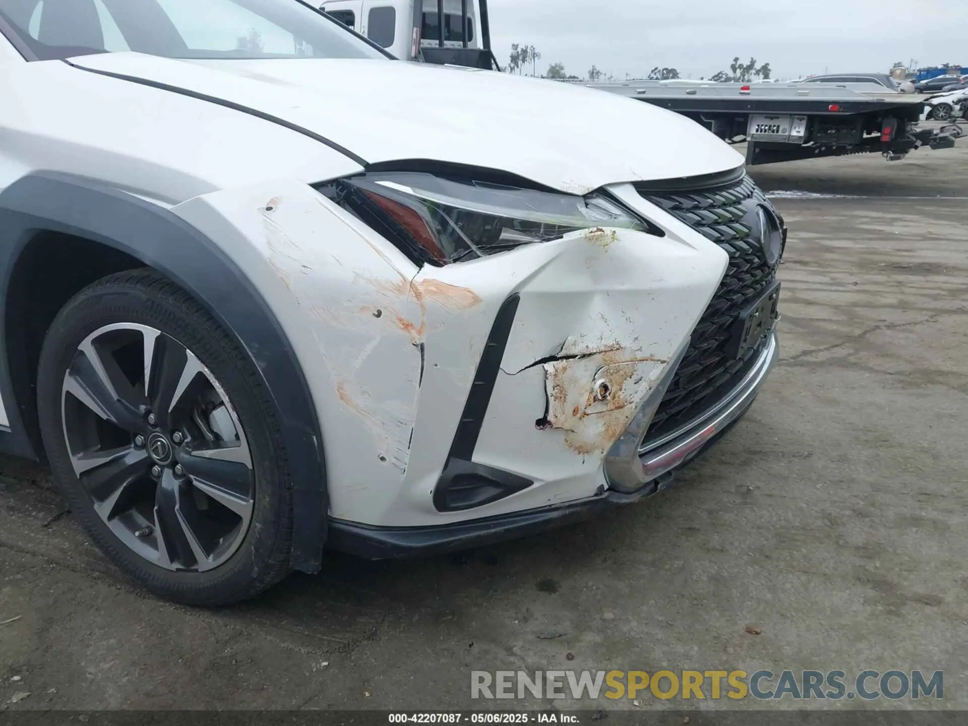 18 Photograph of a damaged car JTHX9JBH5M2038636 LEXUS UX 250H 2021