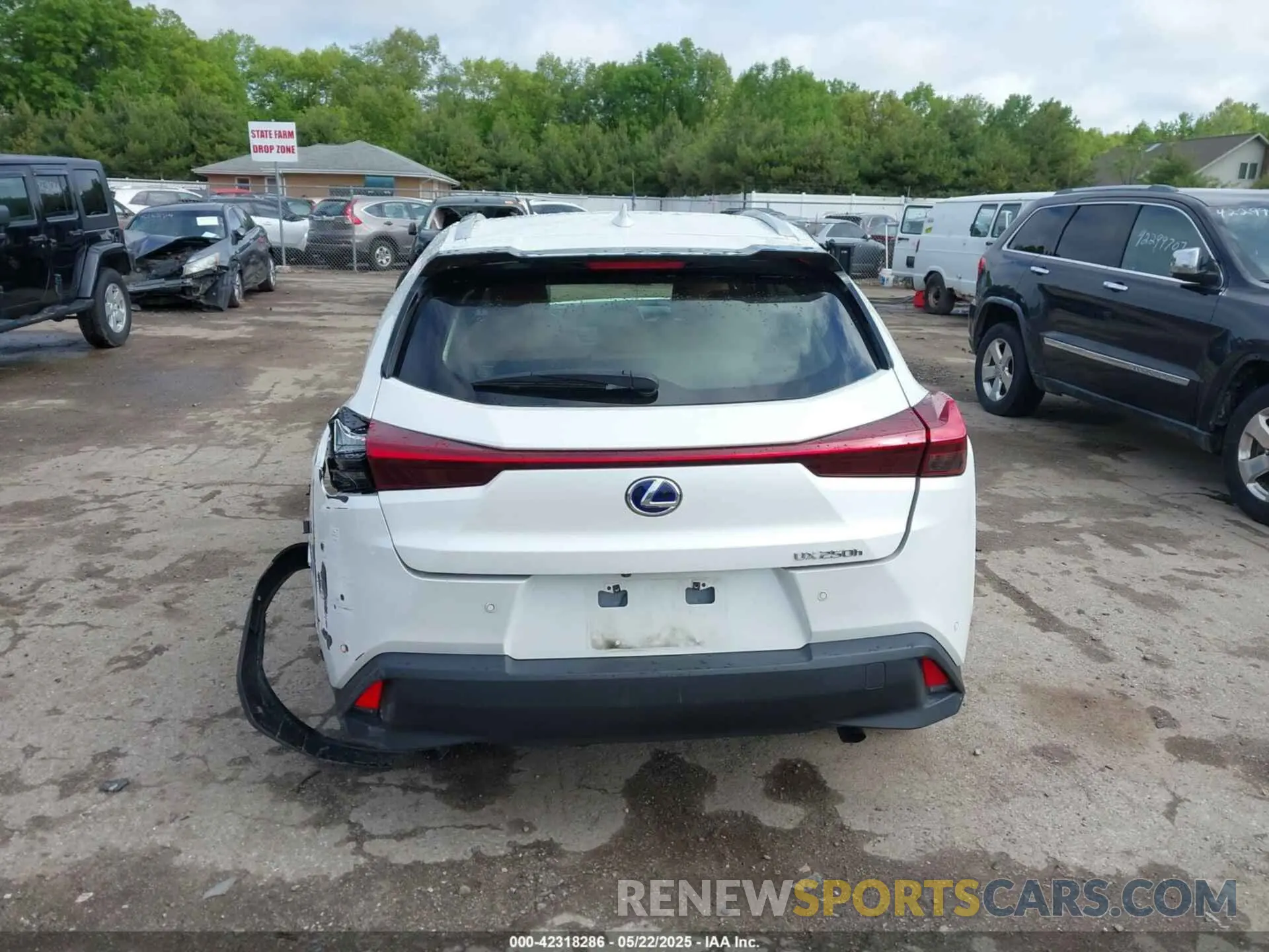 16 Photograph of a damaged car JTHX9JBH5M2051466 LEXUS UX 250H 2021