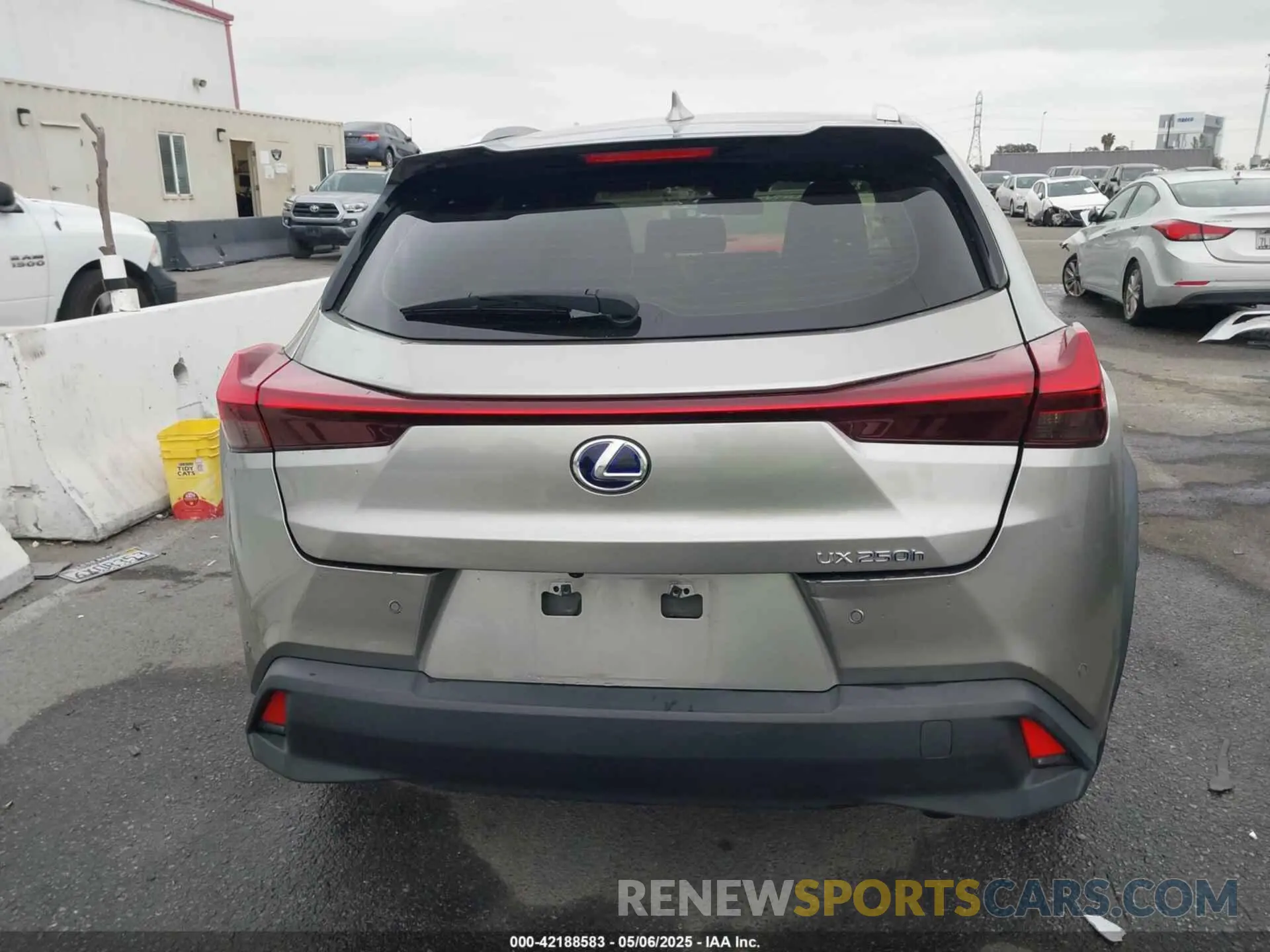 17 Photograph of a damaged car JTHX9JBH5M2051757 LEXUS UX 250H 2021