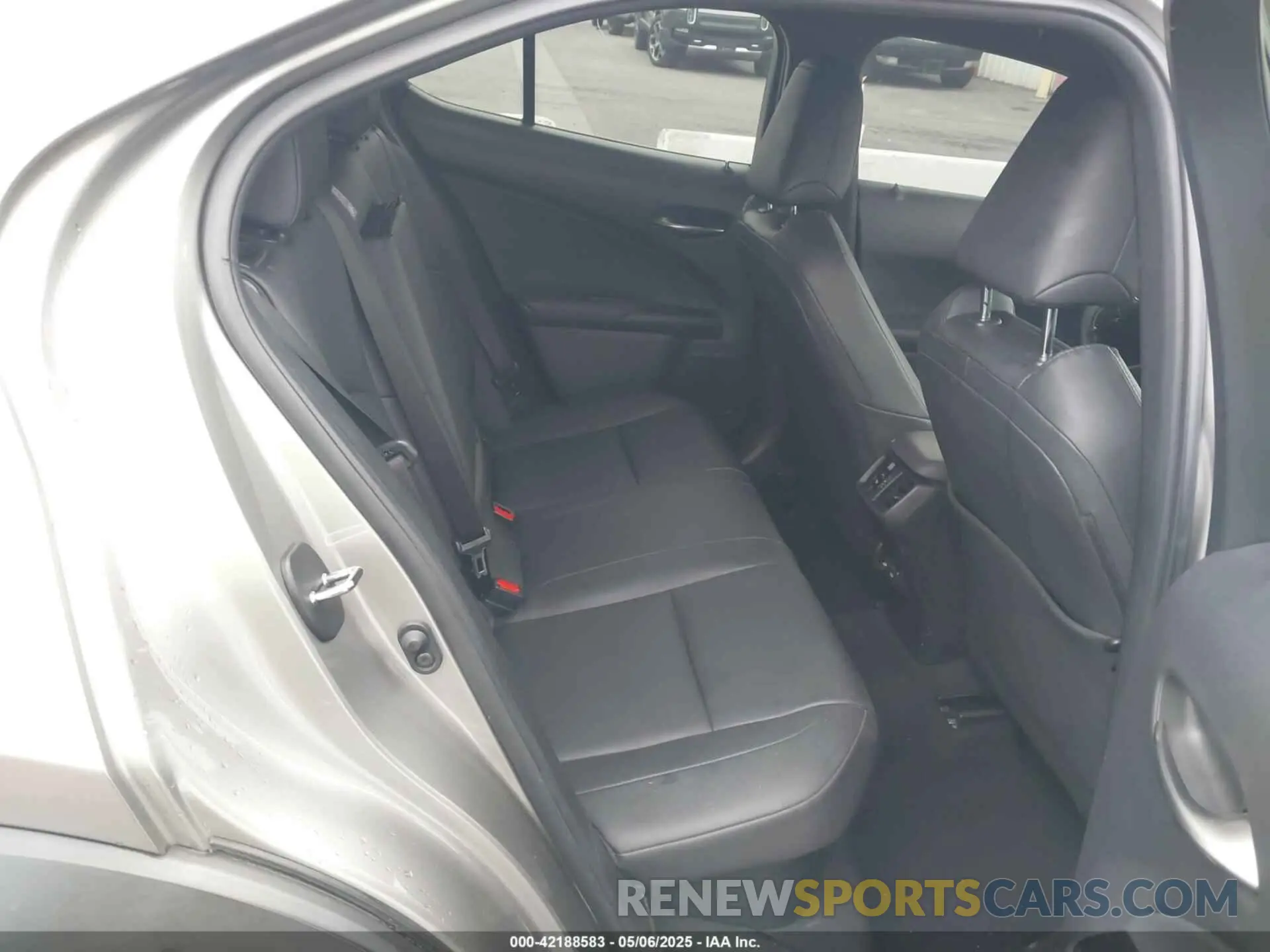 8 Photograph of a damaged car JTHX9JBH5M2051757 LEXUS UX 250H 2021