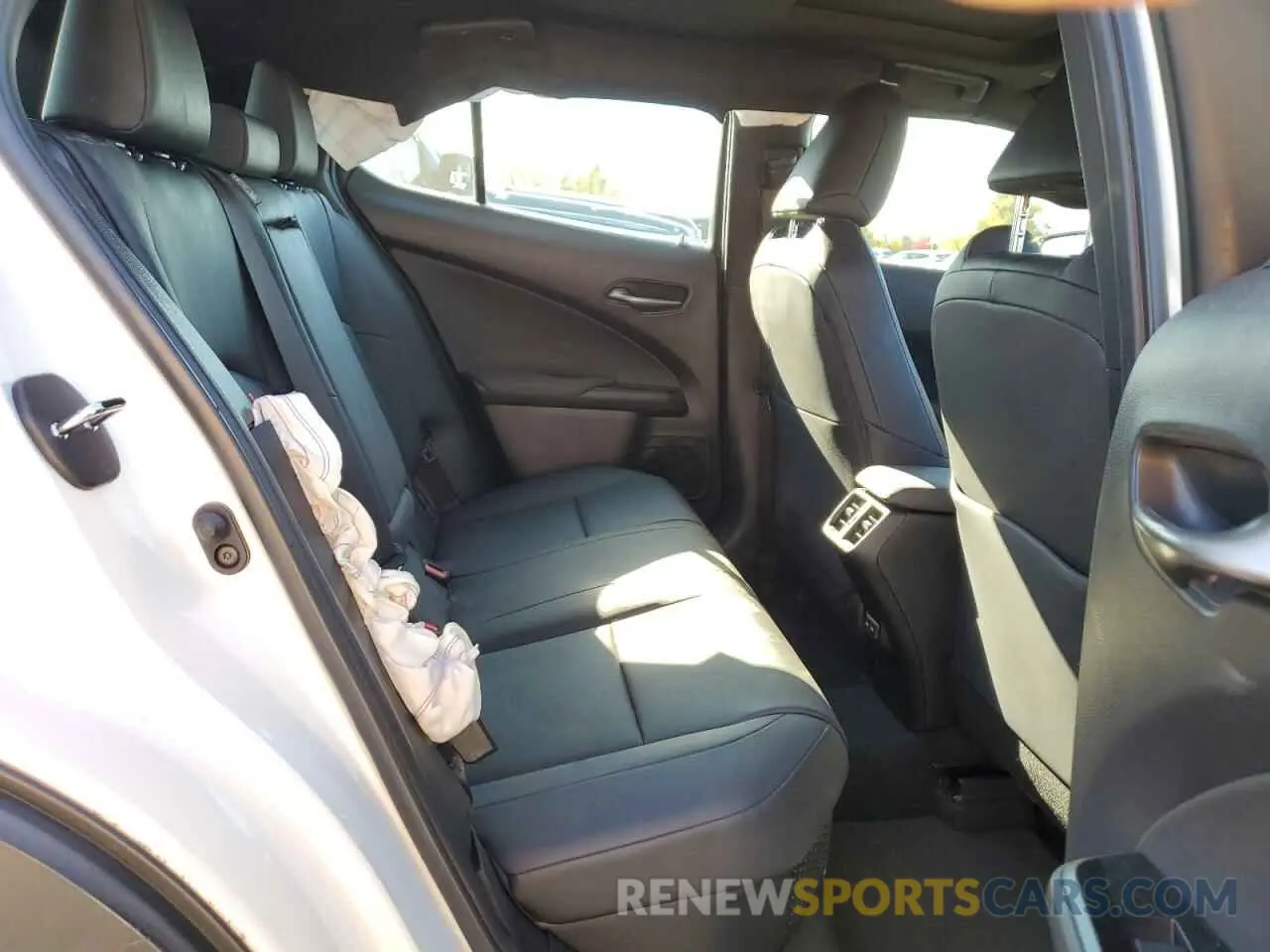 10 Photograph of a damaged car JTHX9JBH7M2040131 LEXUS UX 250H 2021
