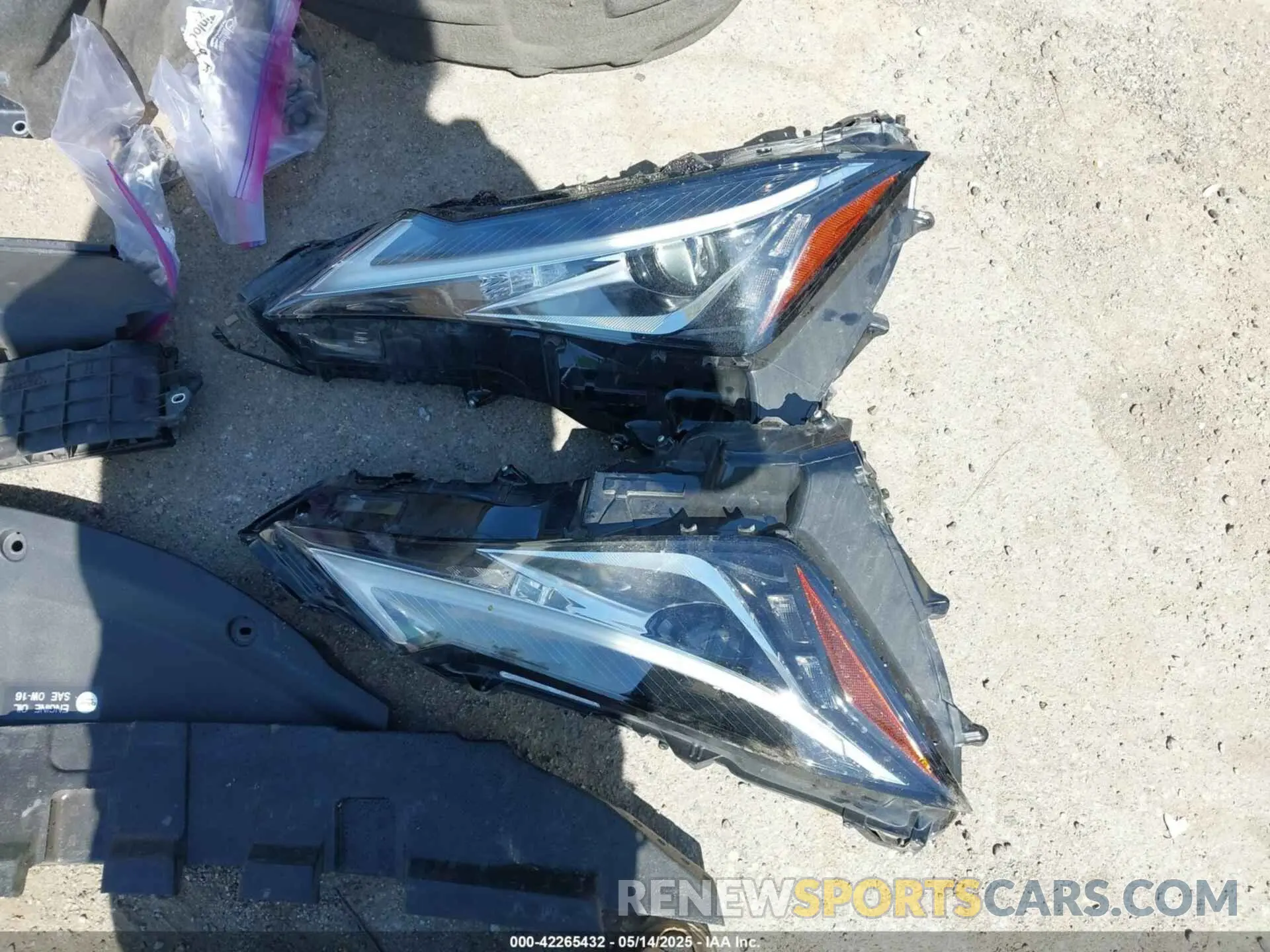19 Photograph of a damaged car JTHE9JBHXN2057109 LEXUS UX 250H 2022