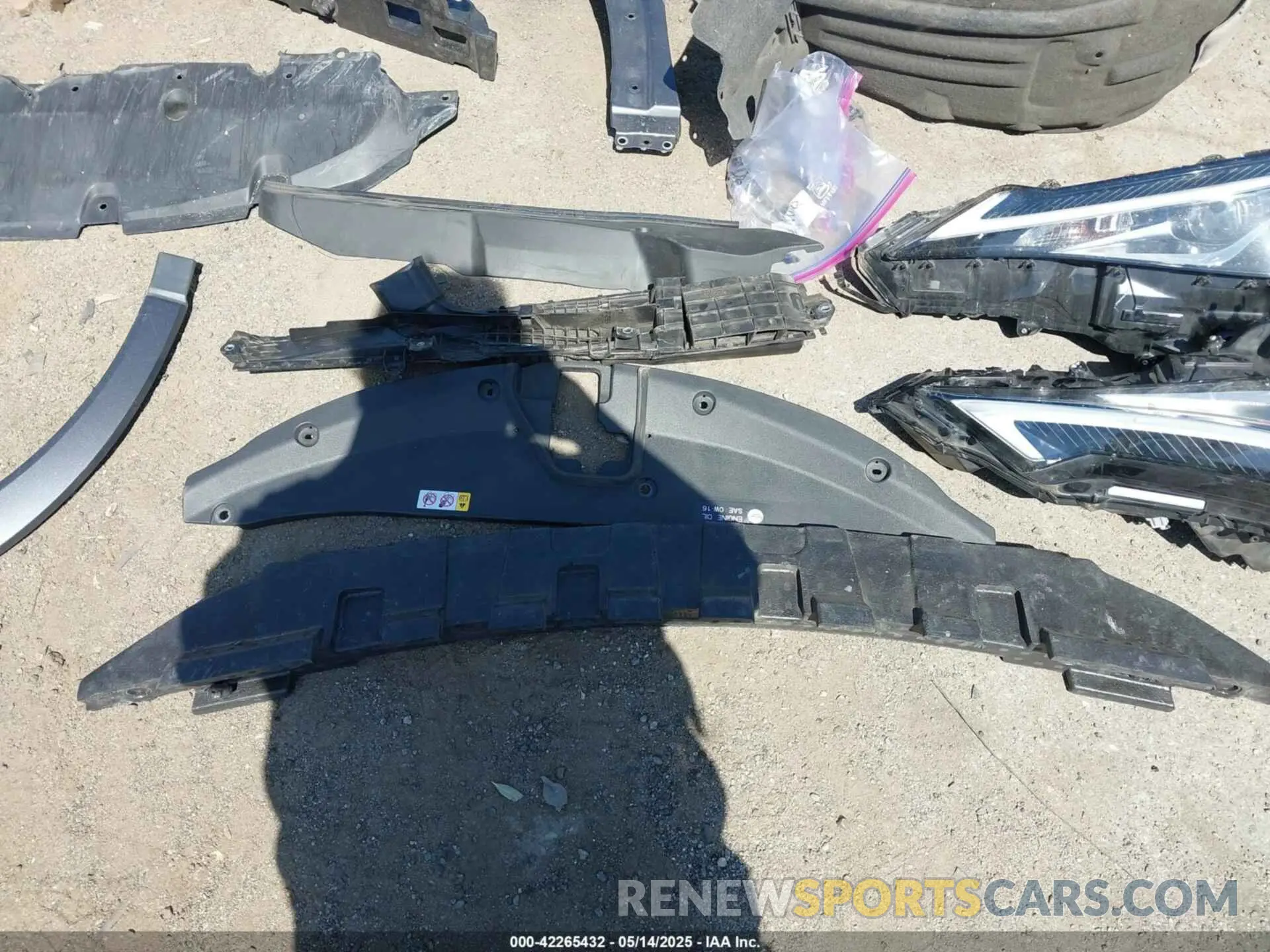 20 Photograph of a damaged car JTHE9JBHXN2057109 LEXUS UX 250H 2022