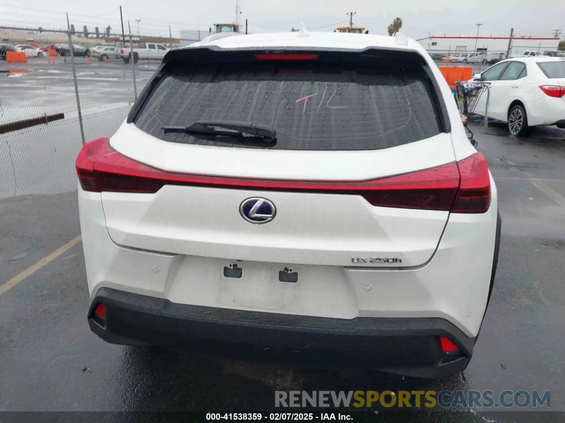 17 Photograph of a damaged car JTHX9JBH5N2056118 LEXUS UX 250H 2022