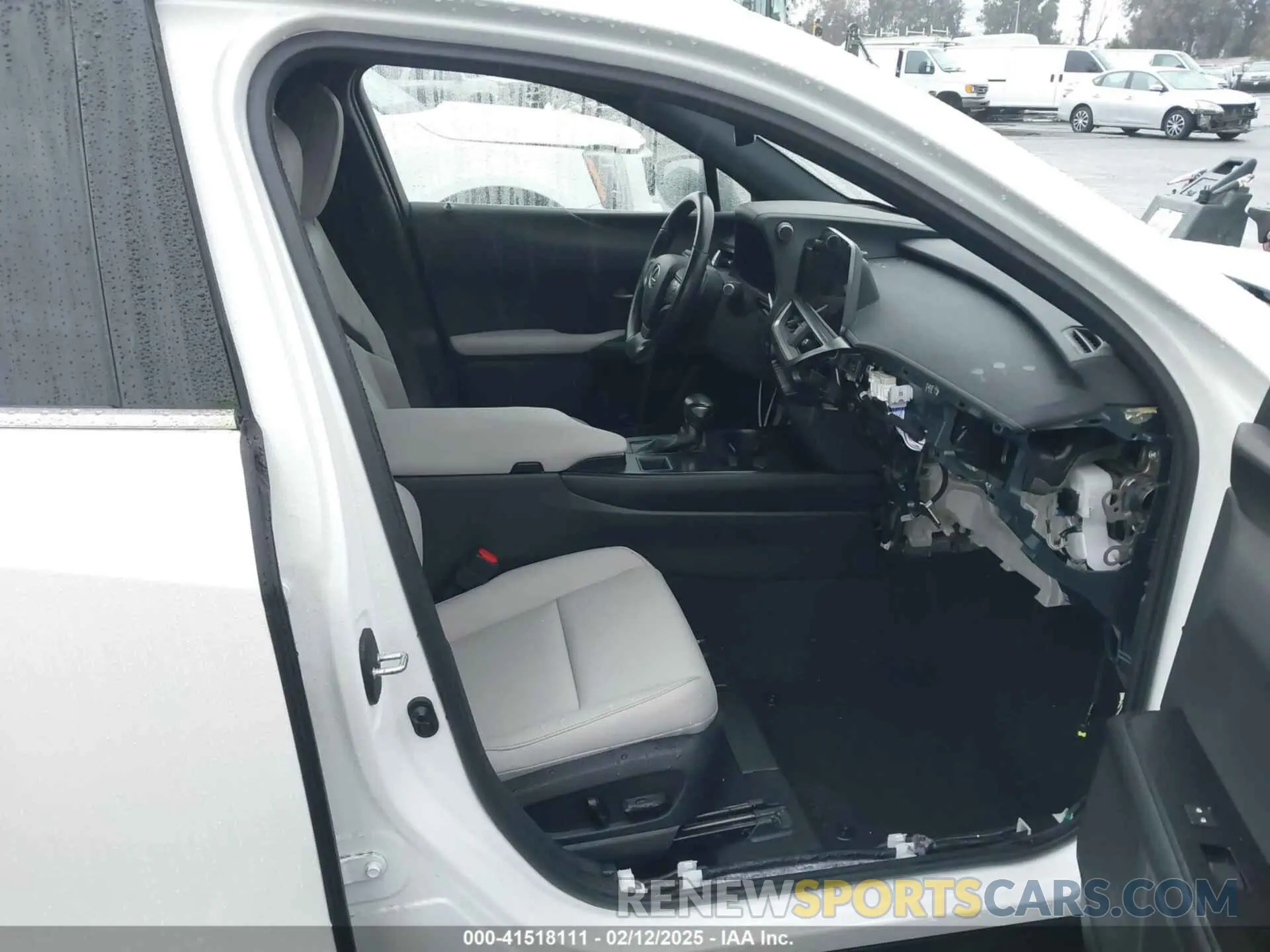5 Photograph of a damaged car JTHX6JBH3P2144998 LEXUS UX 250H 2023