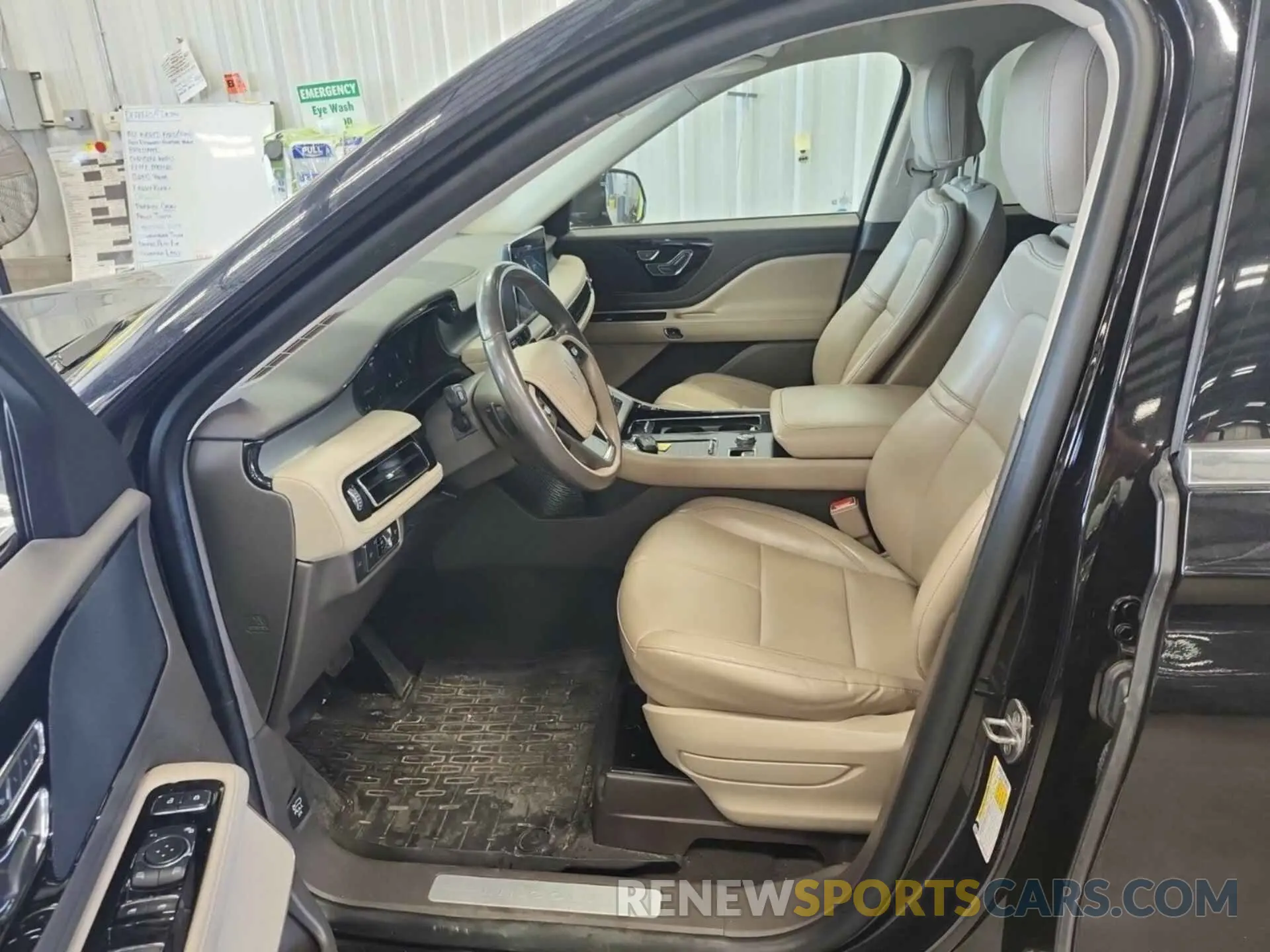 22 Photograph of a damaged car 5LM5J6XC1LGL24956 LINCOLN AVIATOR 2020