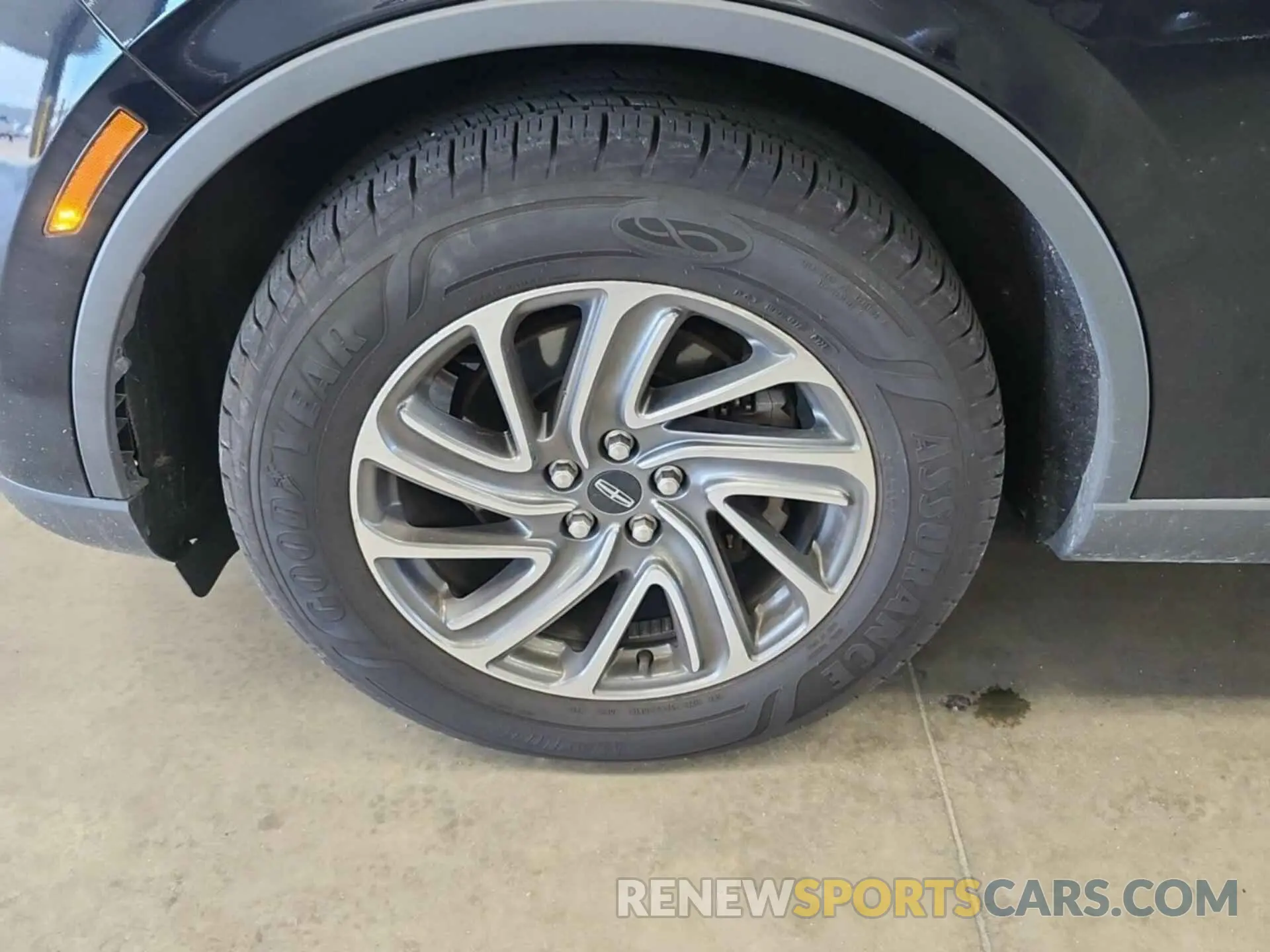 30 Photograph of a damaged car 5LM5J6XC1LGL24956 LINCOLN AVIATOR 2020