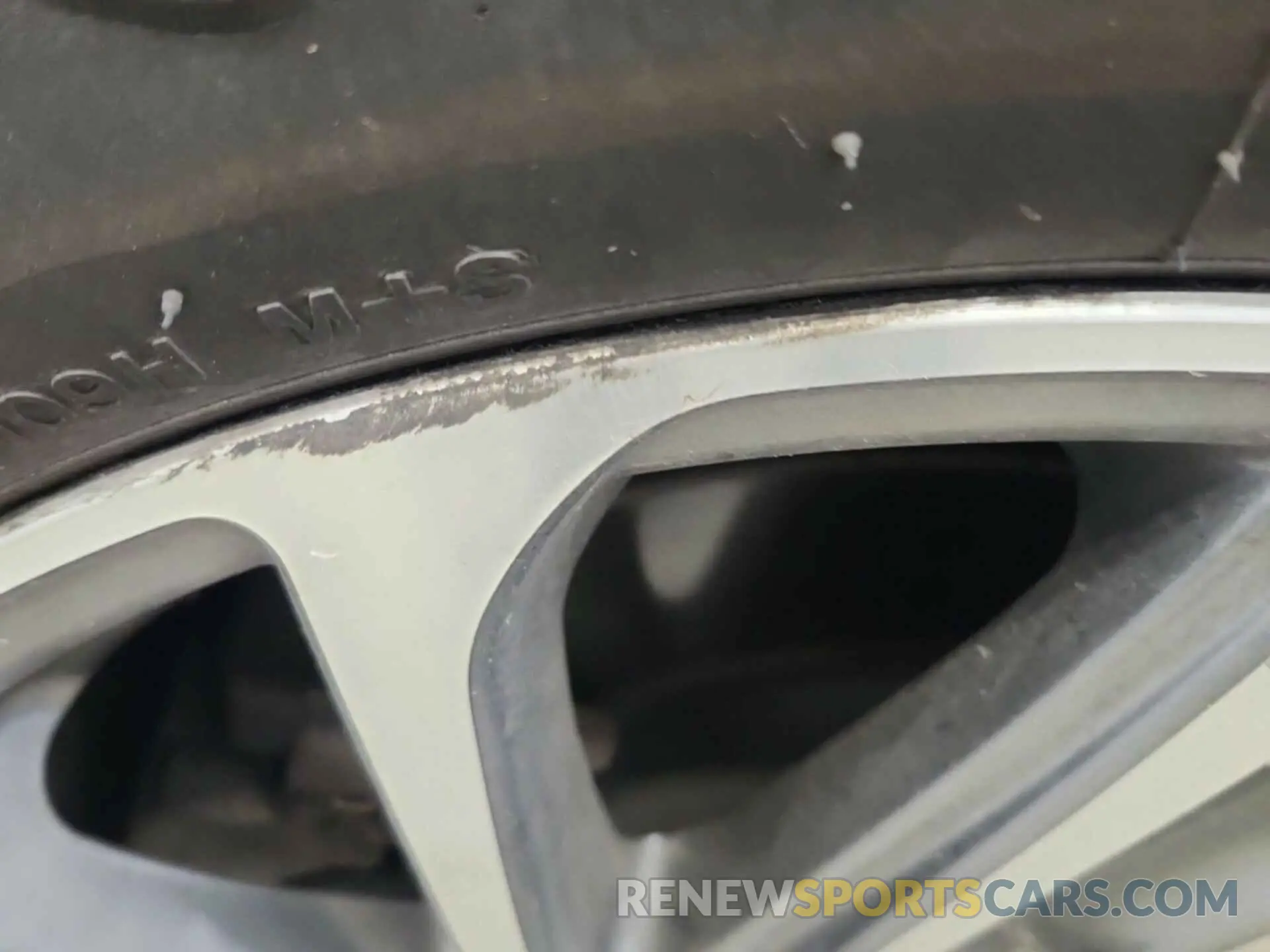 31 Photograph of a damaged car 5LM5J6XC1LGL24956 LINCOLN AVIATOR 2020