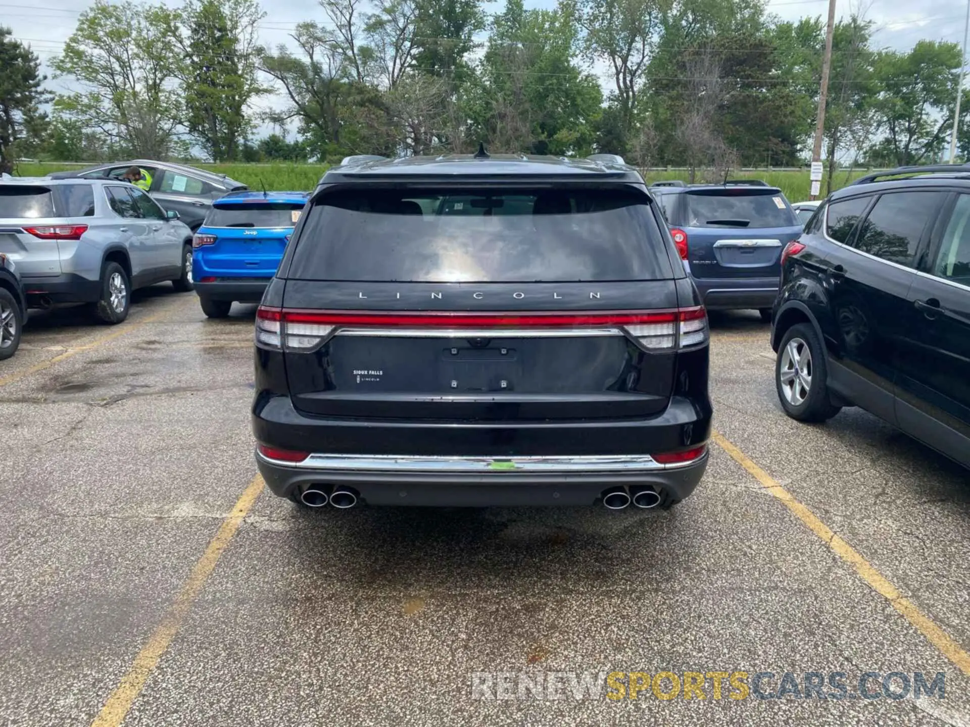4 Photograph of a damaged car 5LM5J6XC8LGL09774 LINCOLN AVIATOR 2020