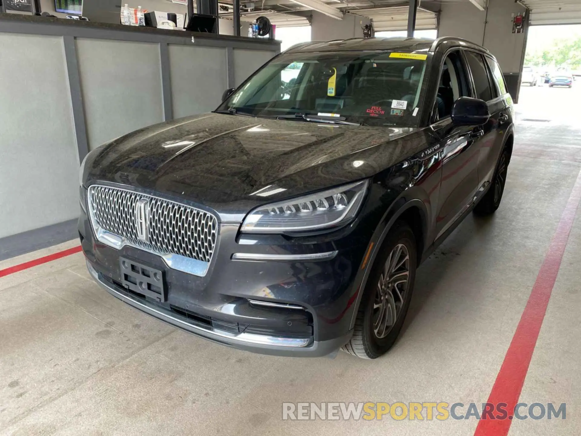 25 Photograph of a damaged car 5LM5J6XC9LGL25126 LINCOLN AVIATOR 2020