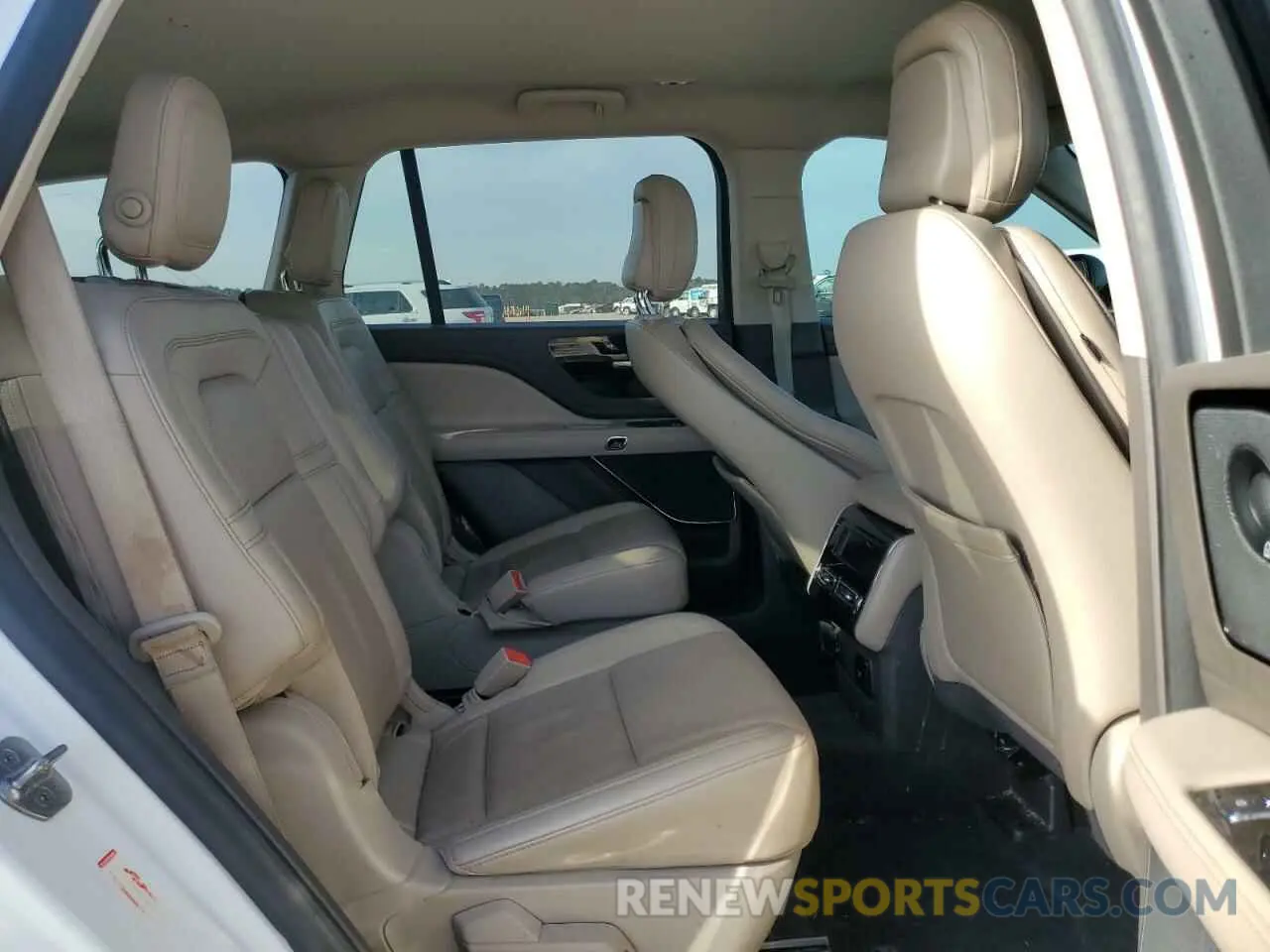 11 Photograph of a damaged car 5LM5J7WC1LGL27010 LINCOLN AVIATOR 2020