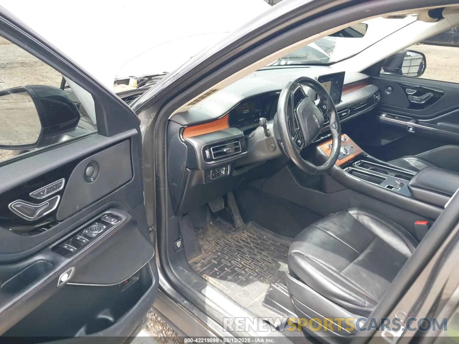 16 Photograph of a damaged car 5LM5J7WC2LGL17926 LINCOLN AVIATOR 2020