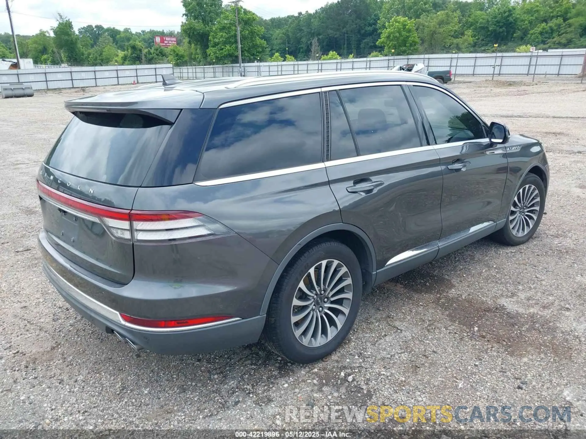 4 Photograph of a damaged car 5LM5J7WC2LGL17926 LINCOLN AVIATOR 2020