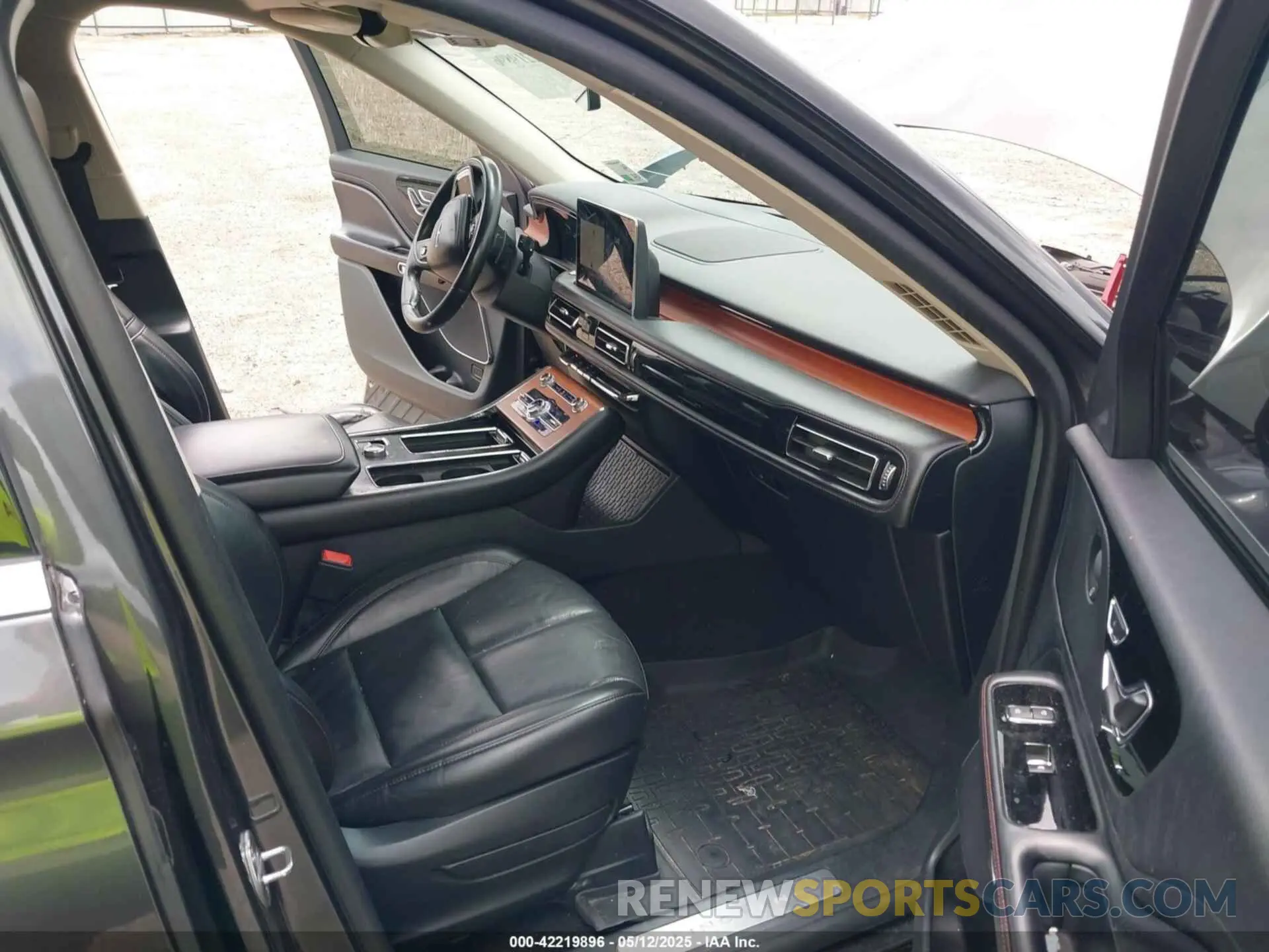 5 Photograph of a damaged car 5LM5J7WC2LGL17926 LINCOLN AVIATOR 2020