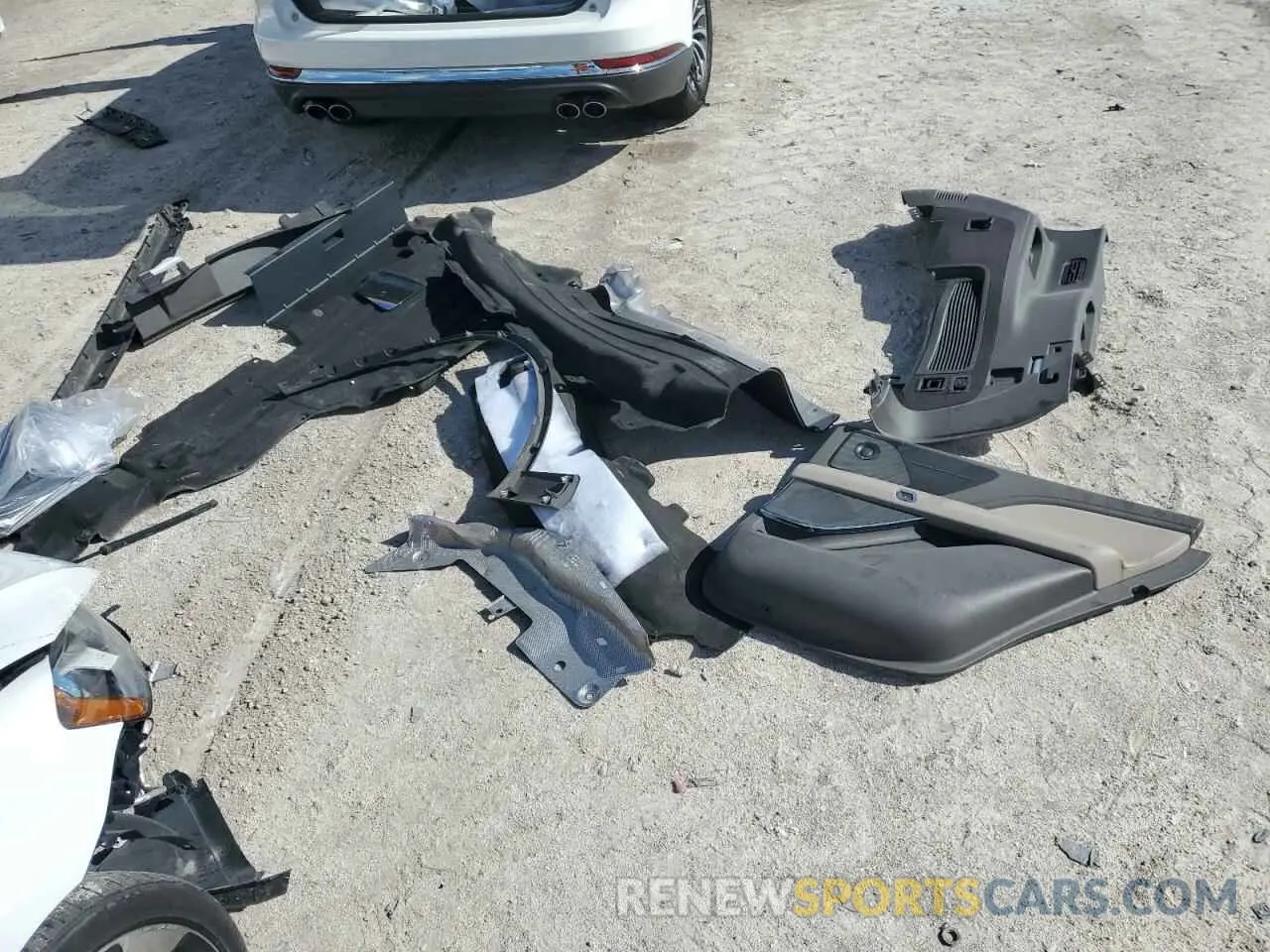 13 Photograph of a damaged car 5LM5J7WCXLGL10805 LINCOLN AVIATOR 2020