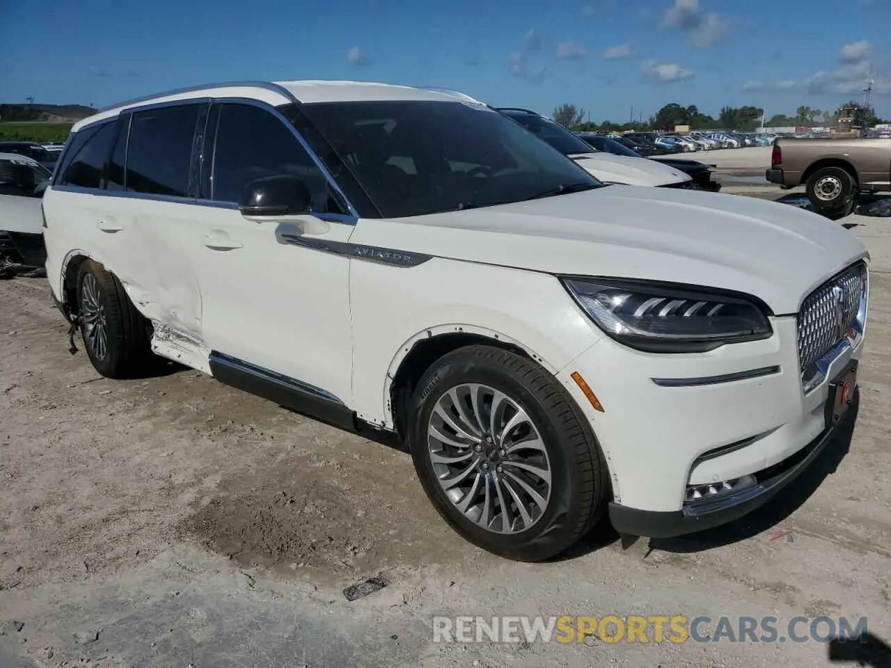4 Photograph of a damaged car 5LM5J7WCXLGL10805 LINCOLN AVIATOR 2020