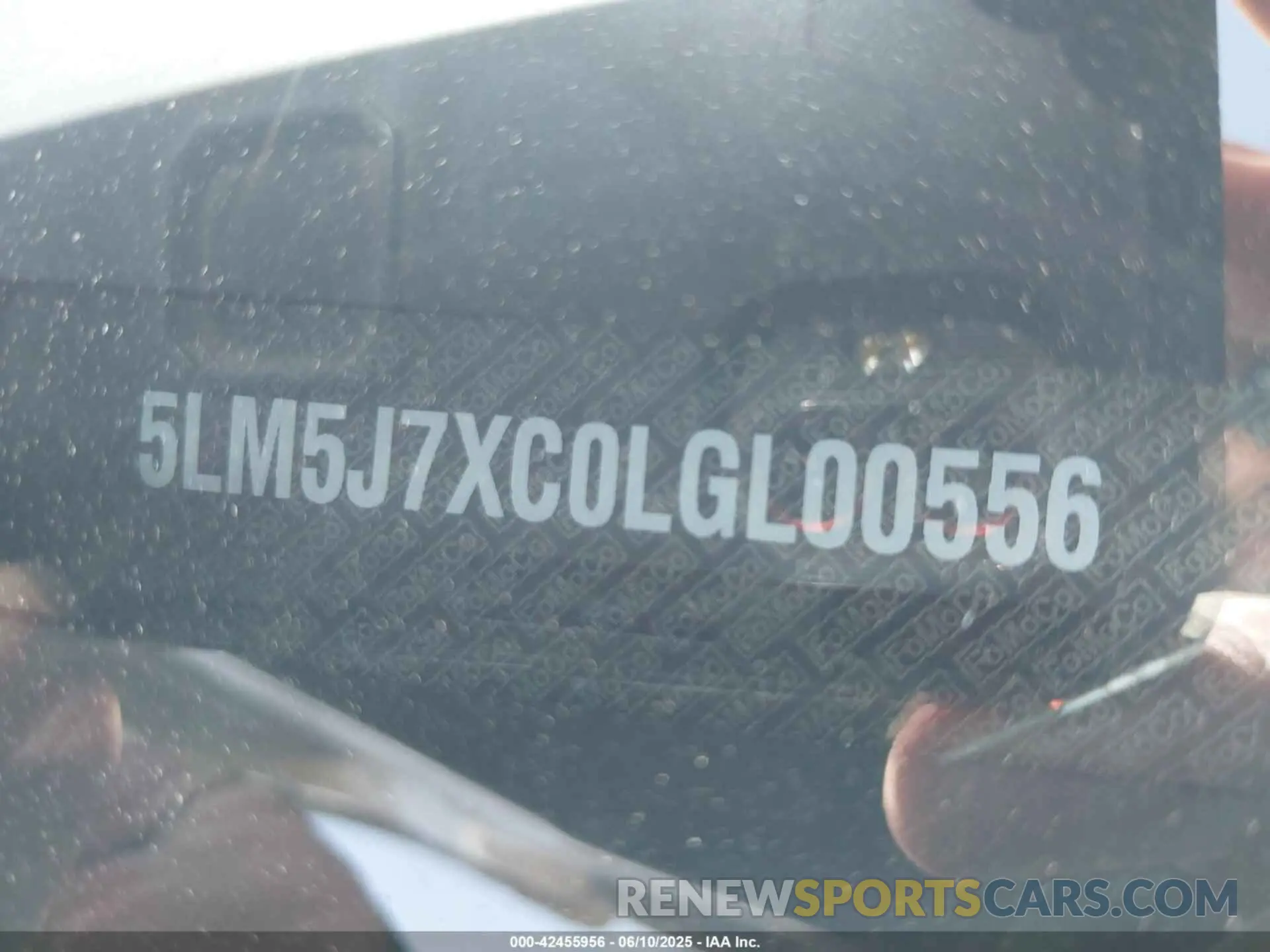 9 Photograph of a damaged car 5LM5J7XC0LGL00556 LINCOLN AVIATOR 2020