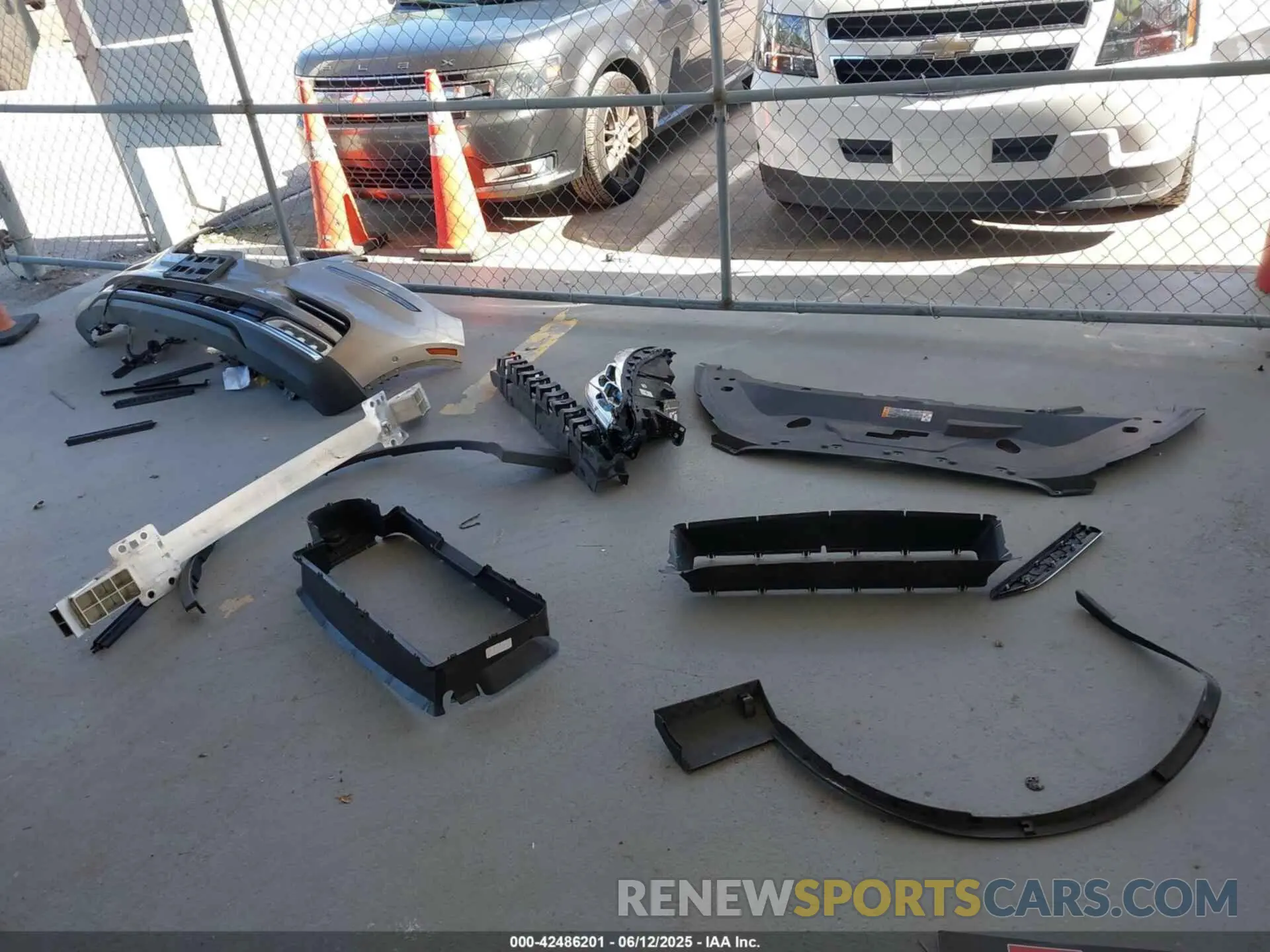11 Photograph of a damaged car 5LM5J7XC0LGL10343 LINCOLN AVIATOR 2020