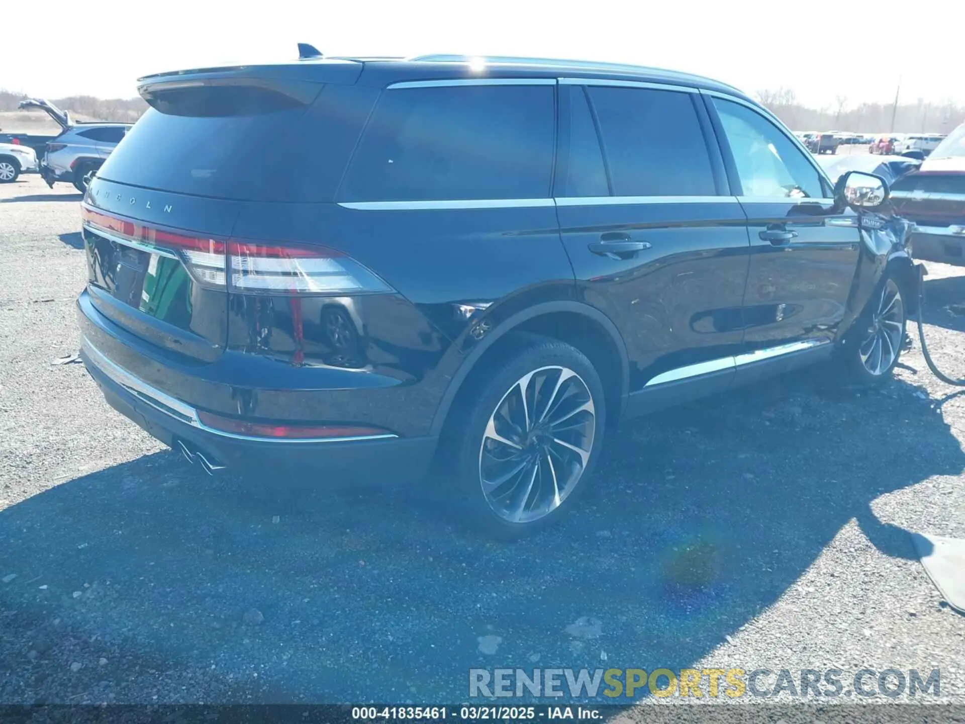 4 Photograph of a damaged car 5LM5J7XC0LGL22461 LINCOLN AVIATOR 2020