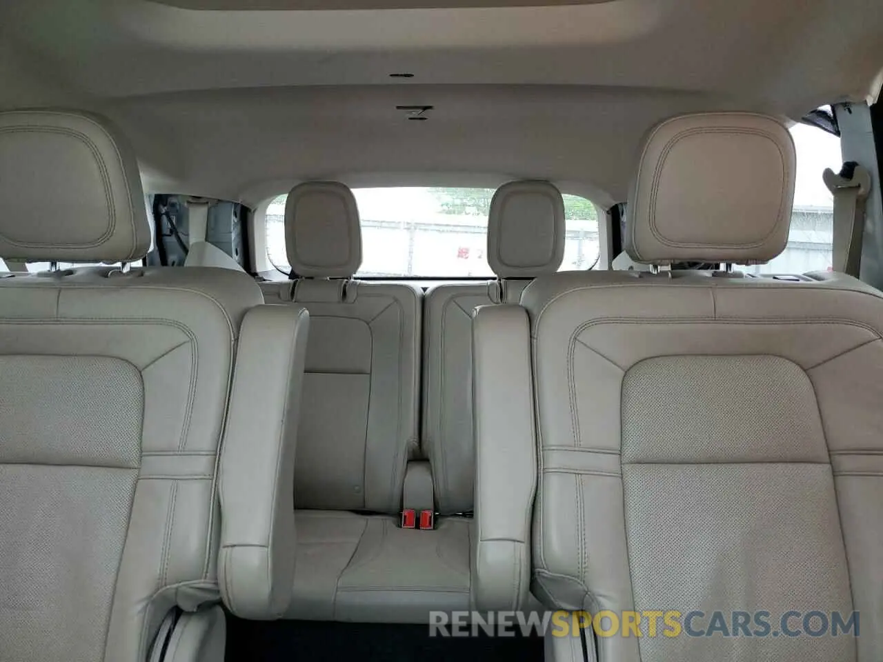10 Photograph of a damaged car 5LM5J7XC0LGL22749 LINCOLN AVIATOR 2020