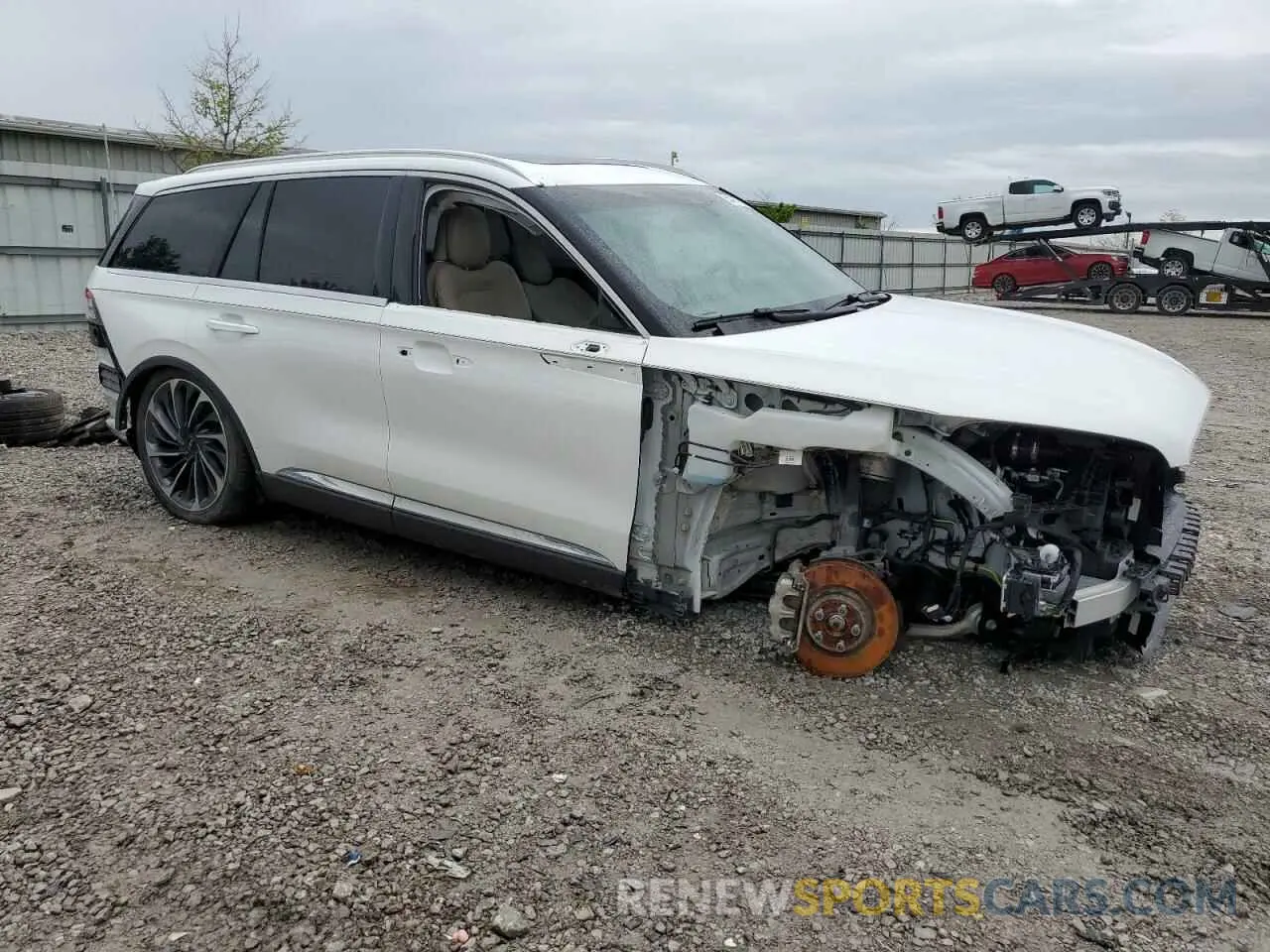 4 Photograph of a damaged car 5LM5J7XC0LGL22749 LINCOLN AVIATOR 2020