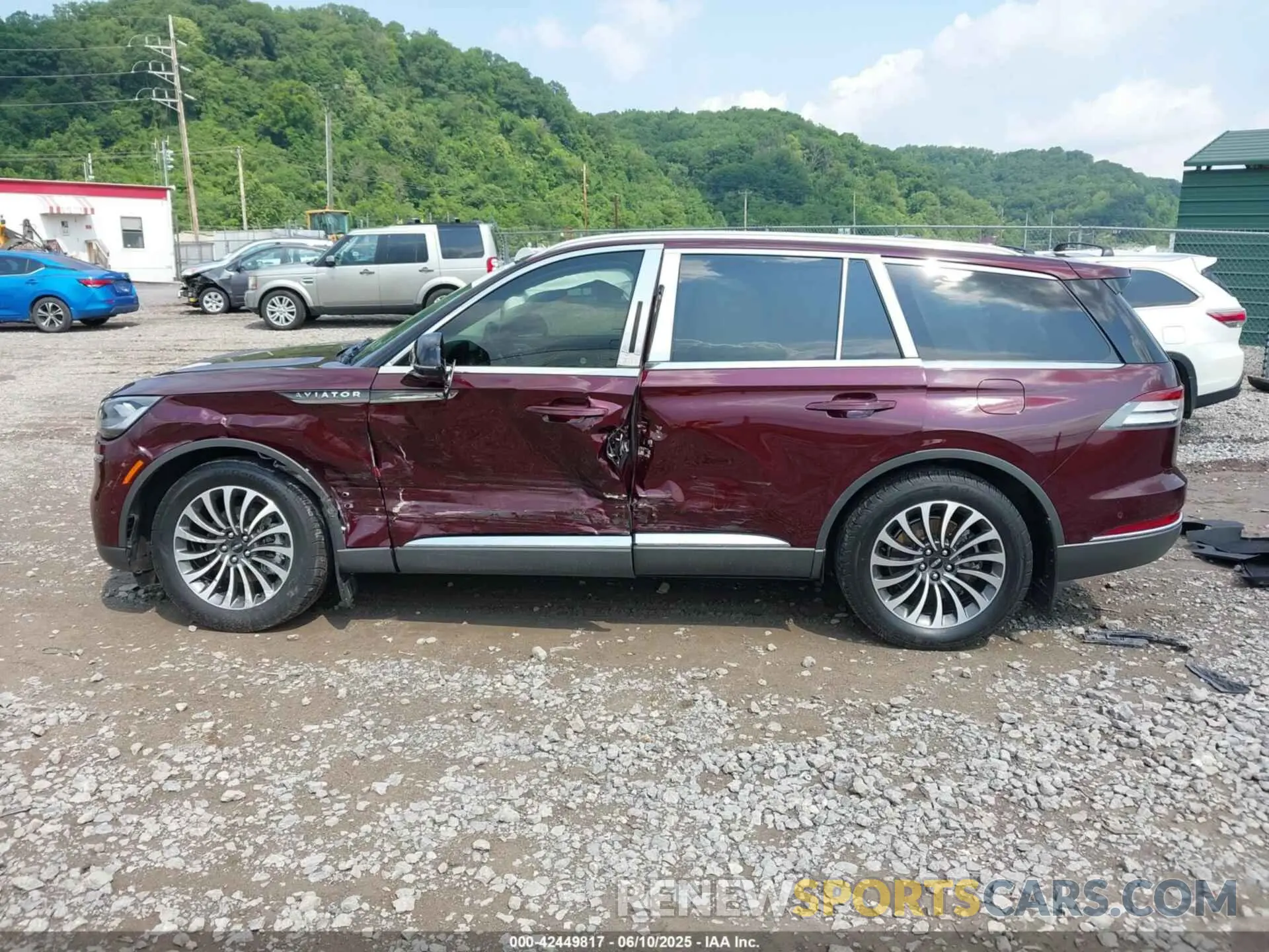 14 Photograph of a damaged car 5LM5J7XC1LGL05121 LINCOLN AVIATOR 2020