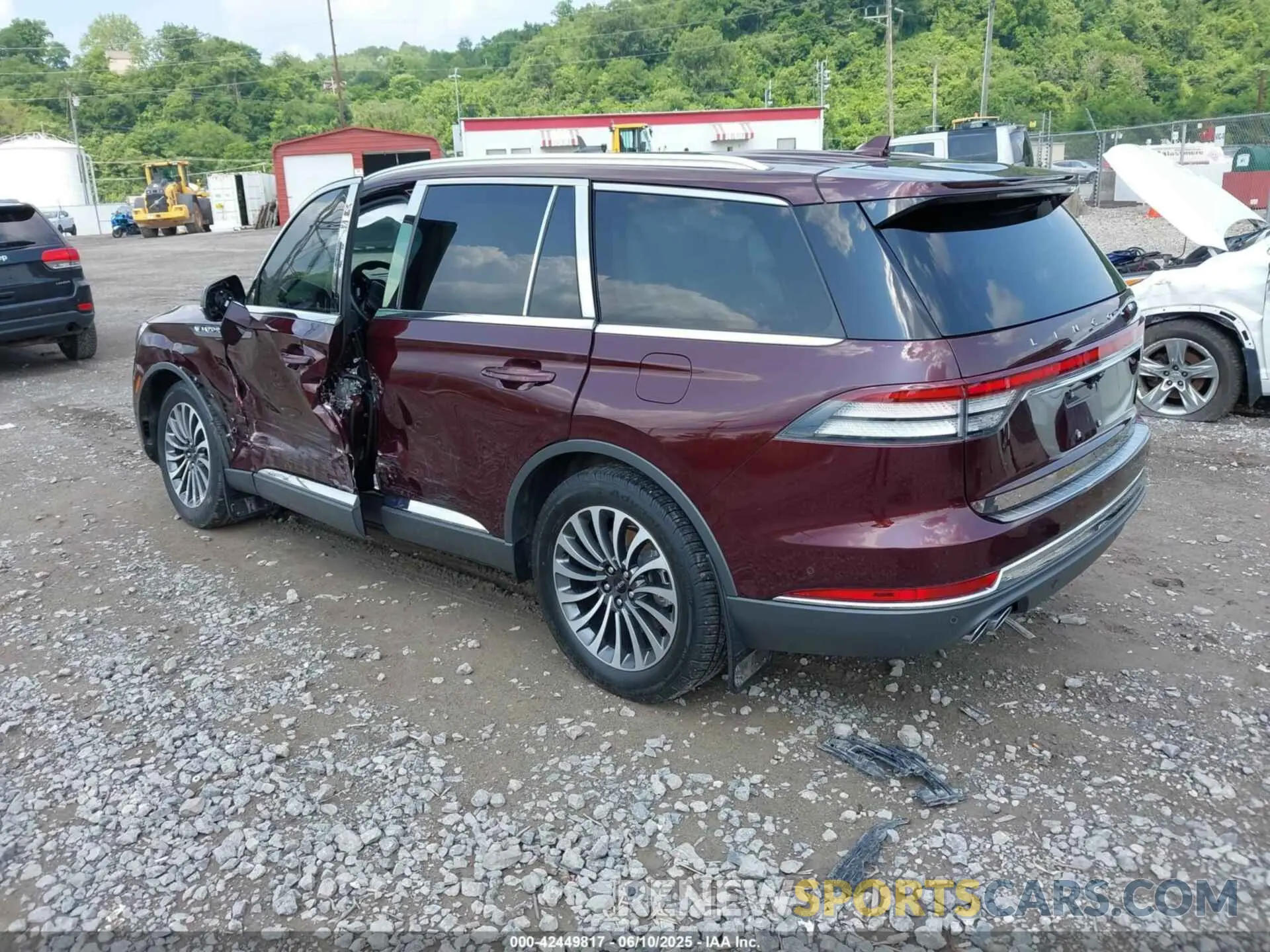 3 Photograph of a damaged car 5LM5J7XC1LGL05121 LINCOLN AVIATOR 2020