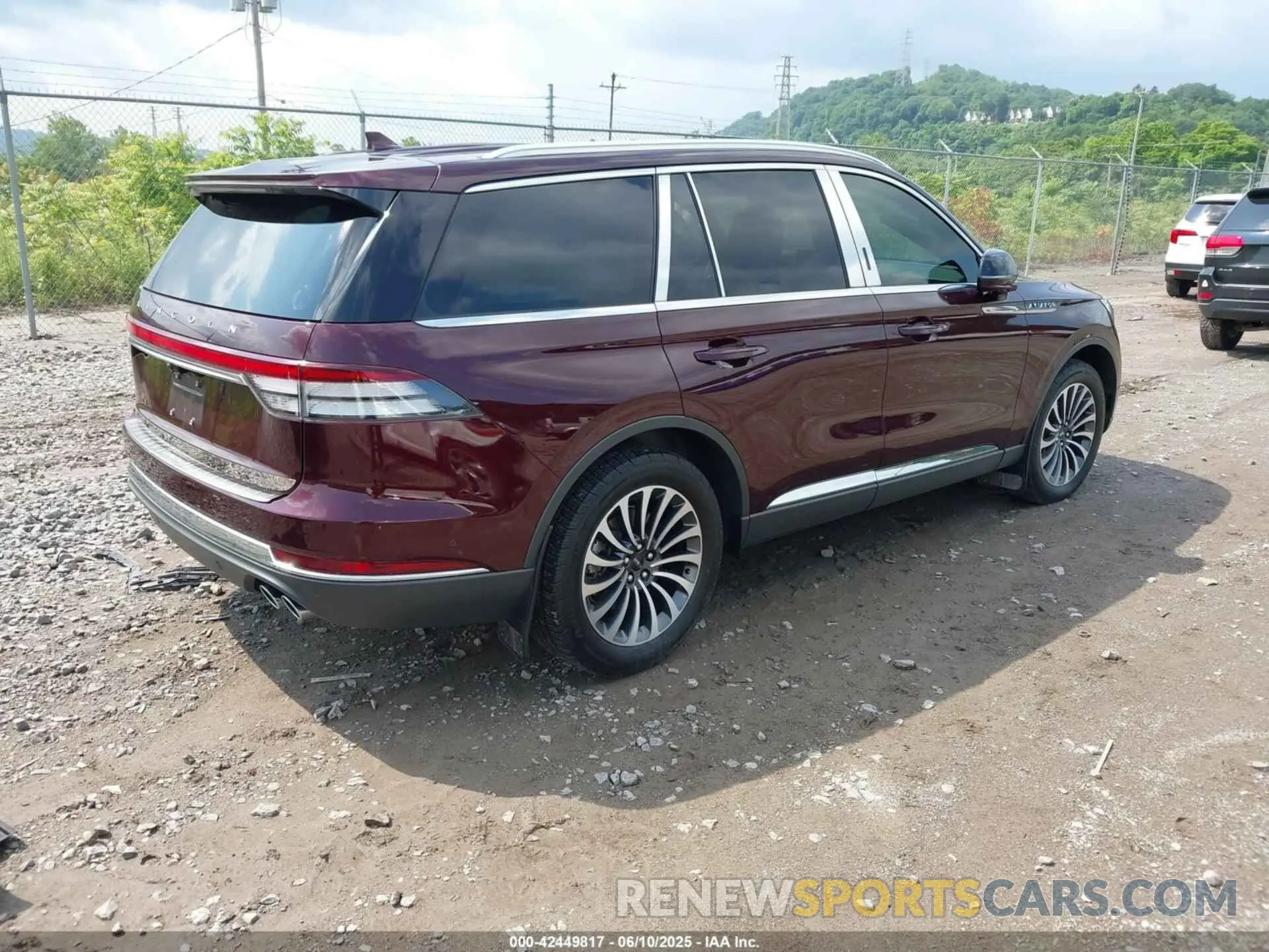 4 Photograph of a damaged car 5LM5J7XC1LGL05121 LINCOLN AVIATOR 2020