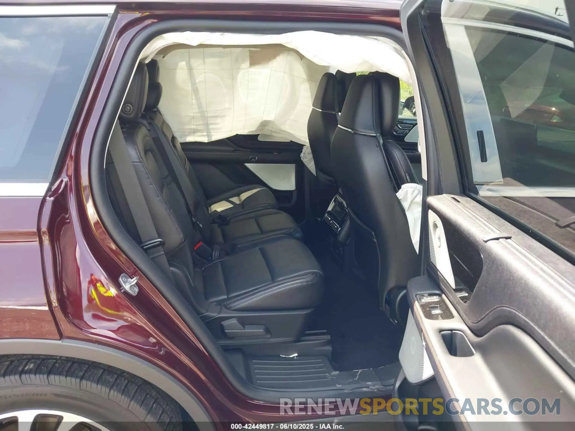 8 Photograph of a damaged car 5LM5J7XC1LGL05121 LINCOLN AVIATOR 2020