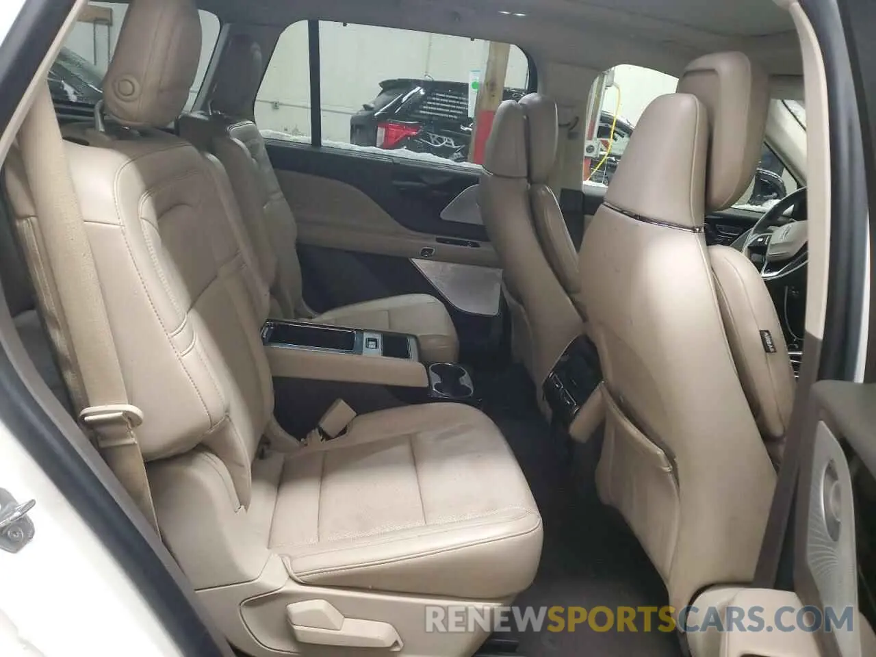 11 Photograph of a damaged car 5LM5J7XC1LGL20248 LINCOLN AVIATOR 2020
