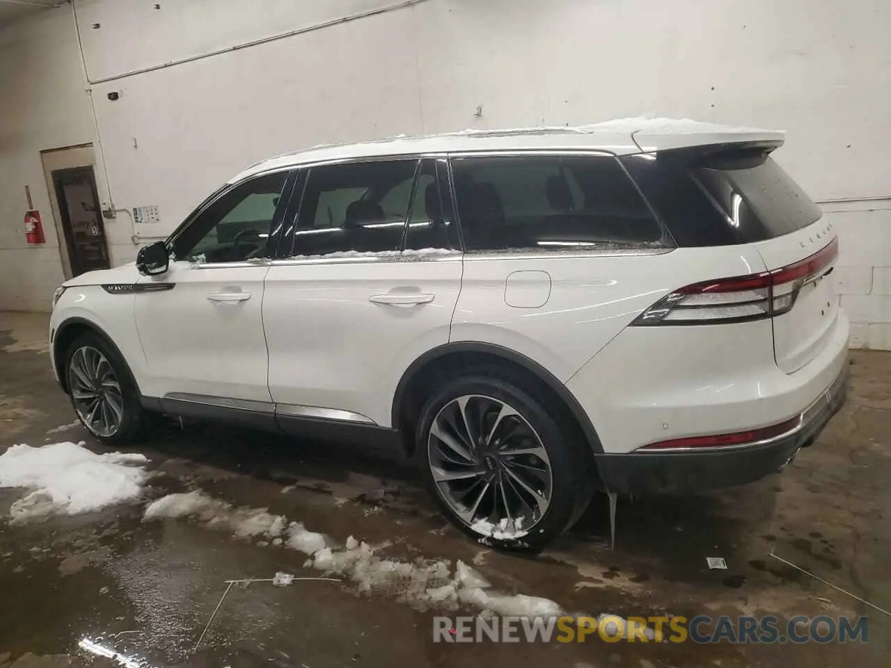 2 Photograph of a damaged car 5LM5J7XC1LGL20248 LINCOLN AVIATOR 2020