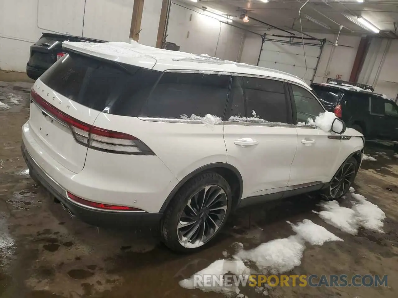 3 Photograph of a damaged car 5LM5J7XC1LGL20248 LINCOLN AVIATOR 2020