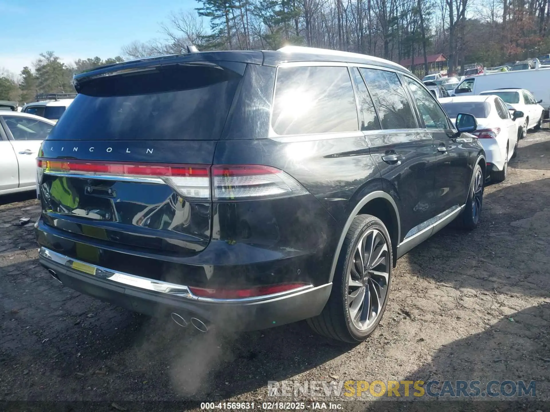 4 Photograph of a damaged car 5LM5J7XC2LGL01269 LINCOLN AVIATOR 2020