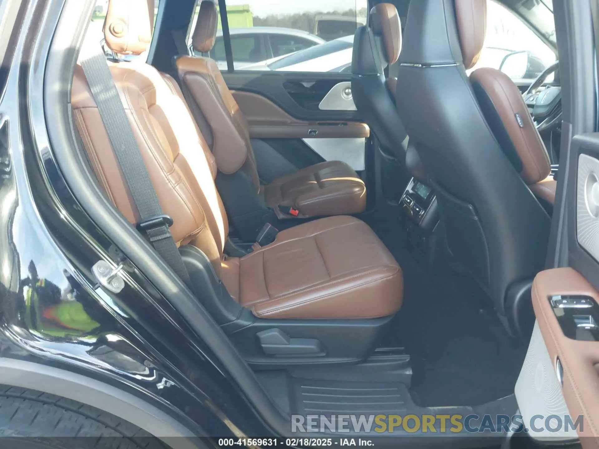 8 Photograph of a damaged car 5LM5J7XC2LGL01269 LINCOLN AVIATOR 2020