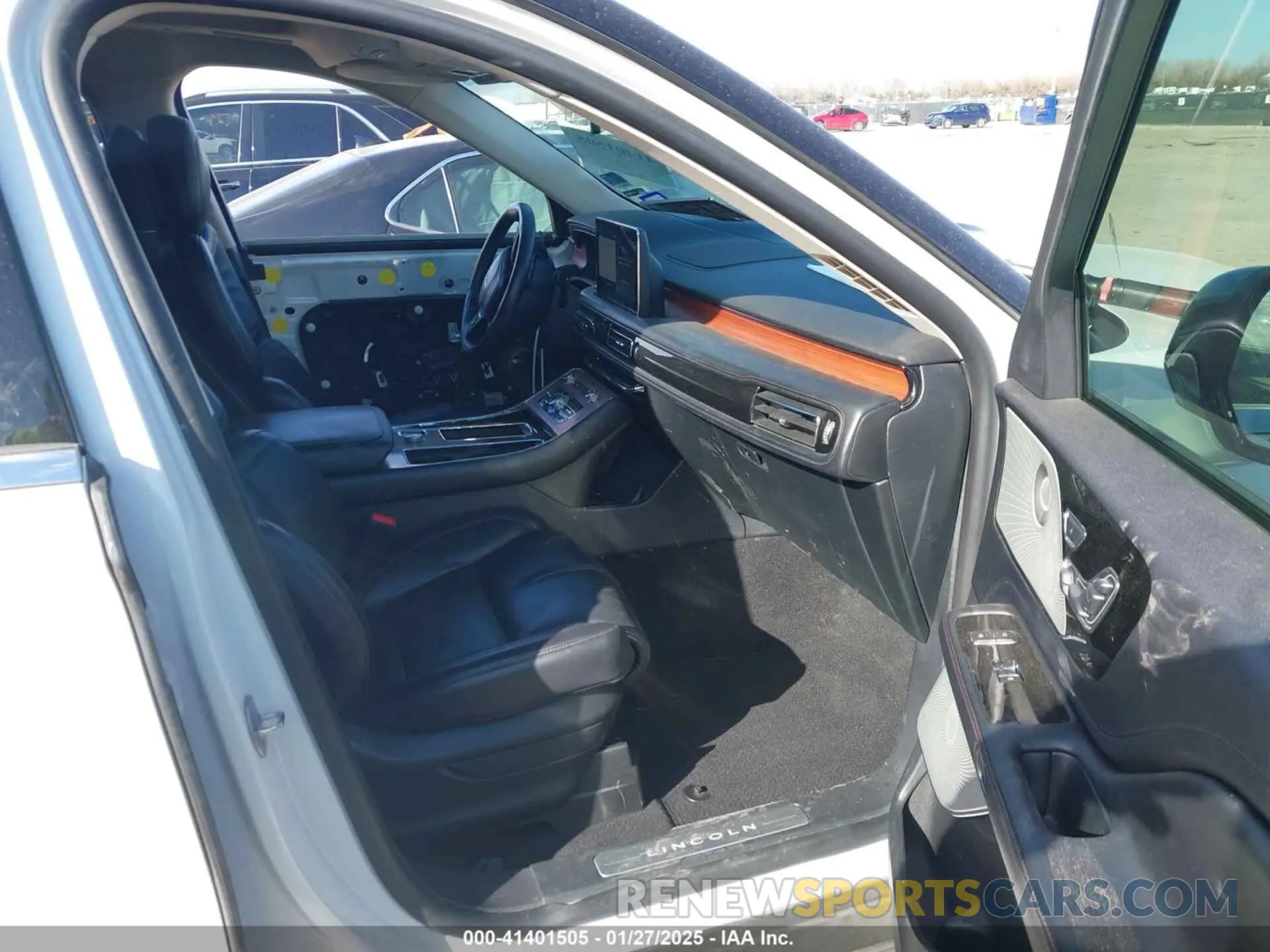 5 Photograph of a damaged car 5LM5J7XC2LGL14300 LINCOLN AVIATOR 2020