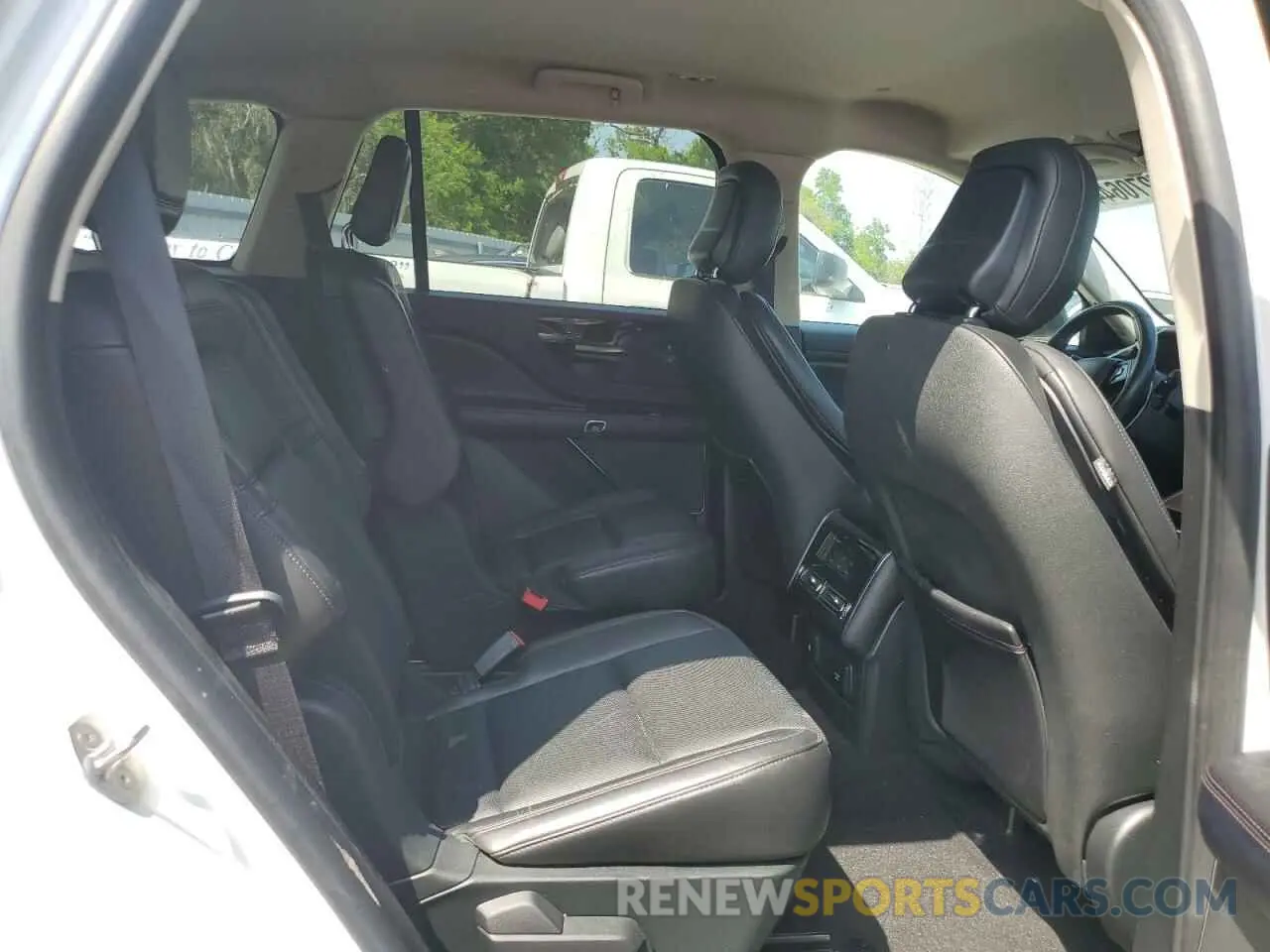 10 Photograph of a damaged car 5LM5J7XC2LGL16550 LINCOLN AVIATOR 2020