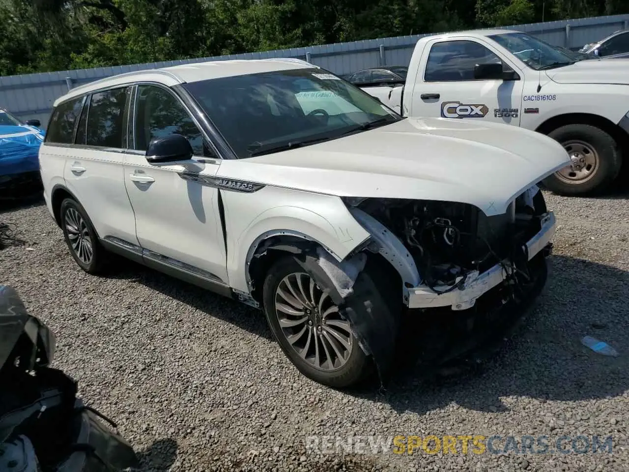 4 Photograph of a damaged car 5LM5J7XC2LGL16550 LINCOLN AVIATOR 2020