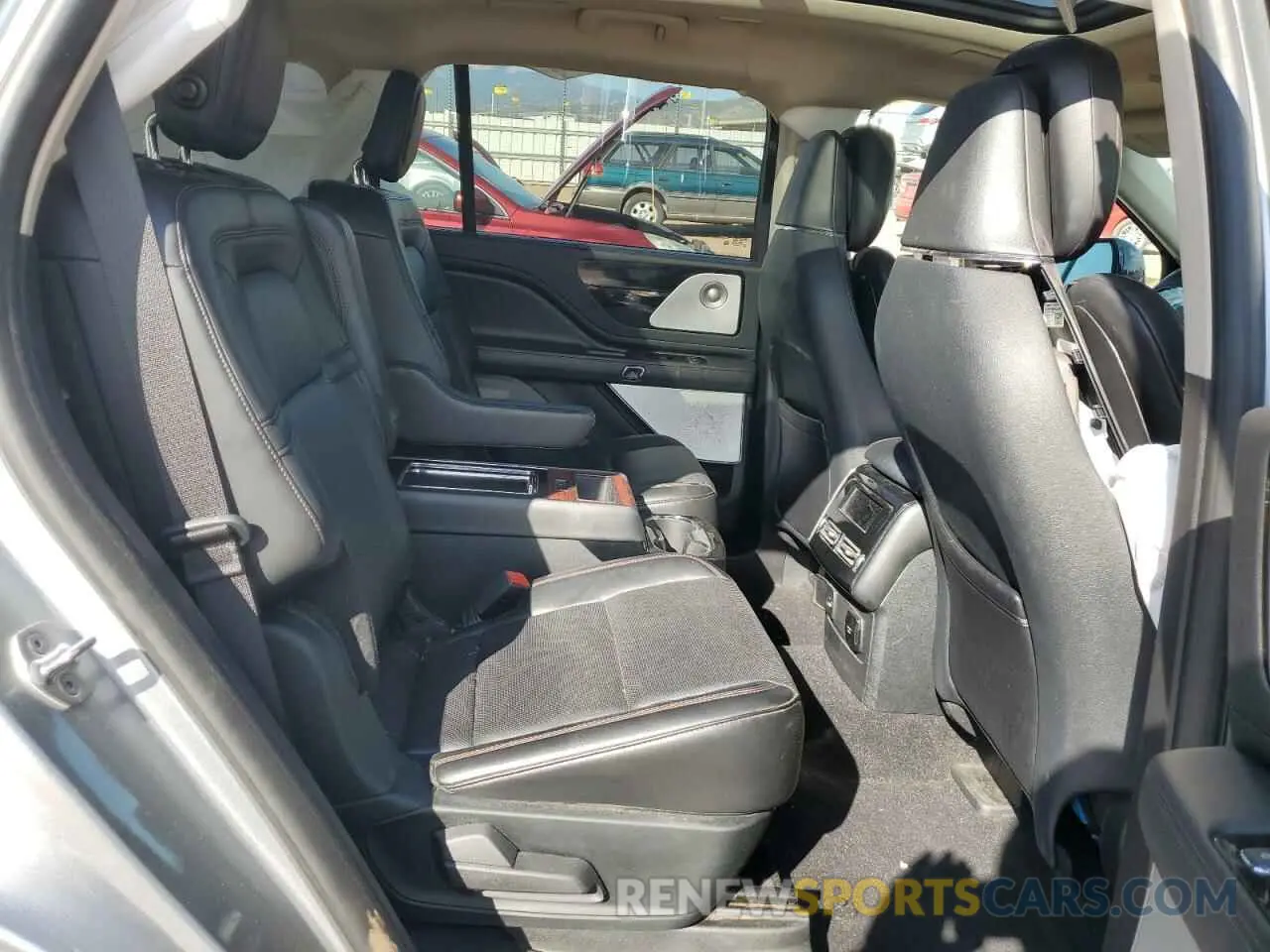 11 Photograph of a damaged car 5LM5J7XC2LGL35647 LINCOLN AVIATOR 2020